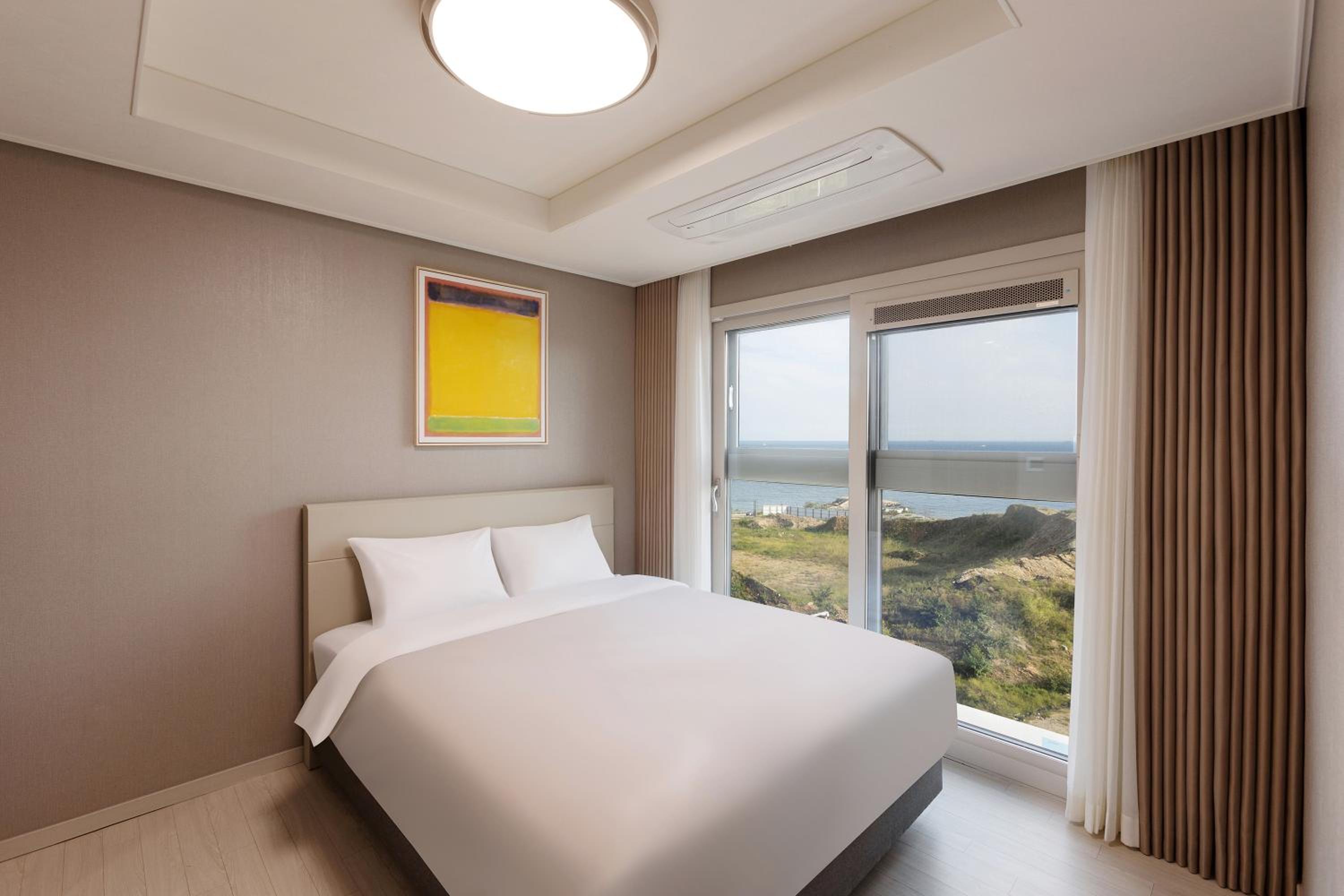 Ocean Terrace Suite Three Room - Photo 3