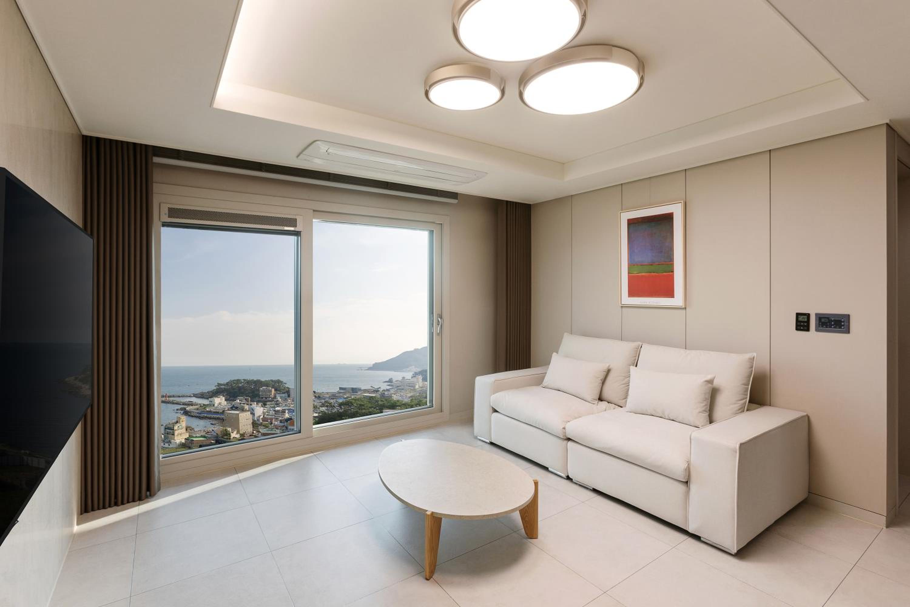 Ocean Terrace Suite Three Room - Photo 1