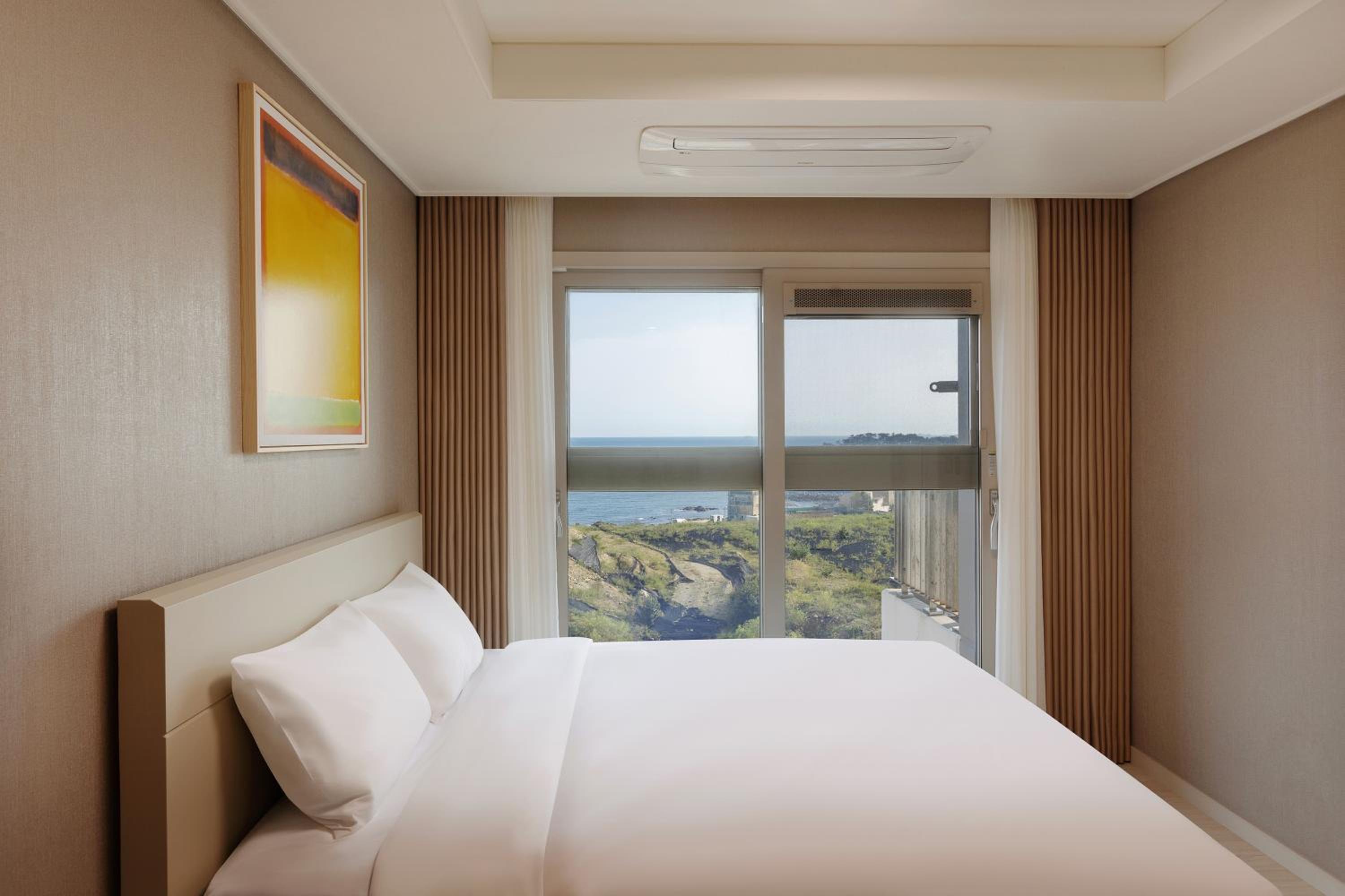Ocean Terrace Suite Three Room - Photo 2