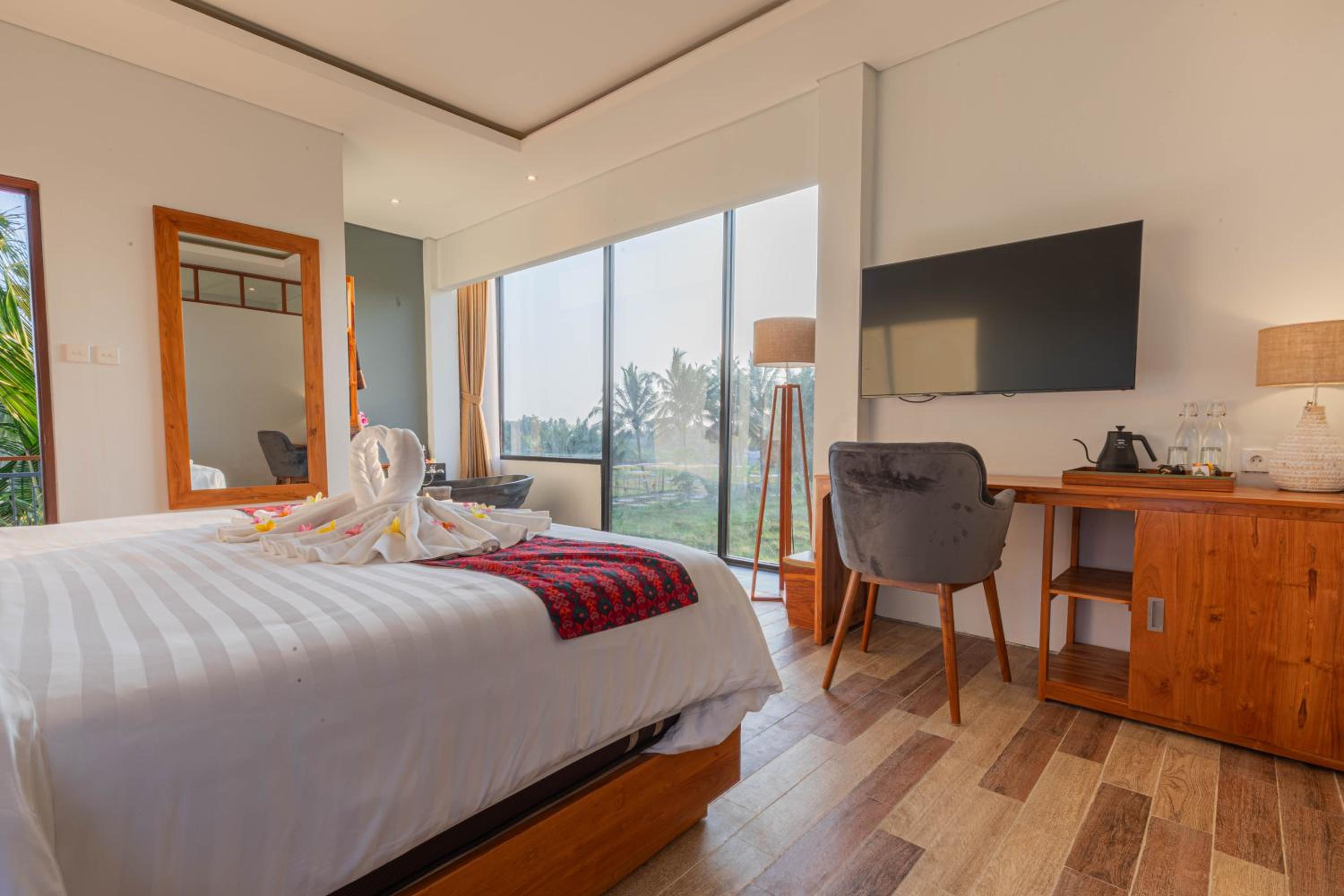 Deluxe King Room with Rice Field View - 1st Floor - Photo 22