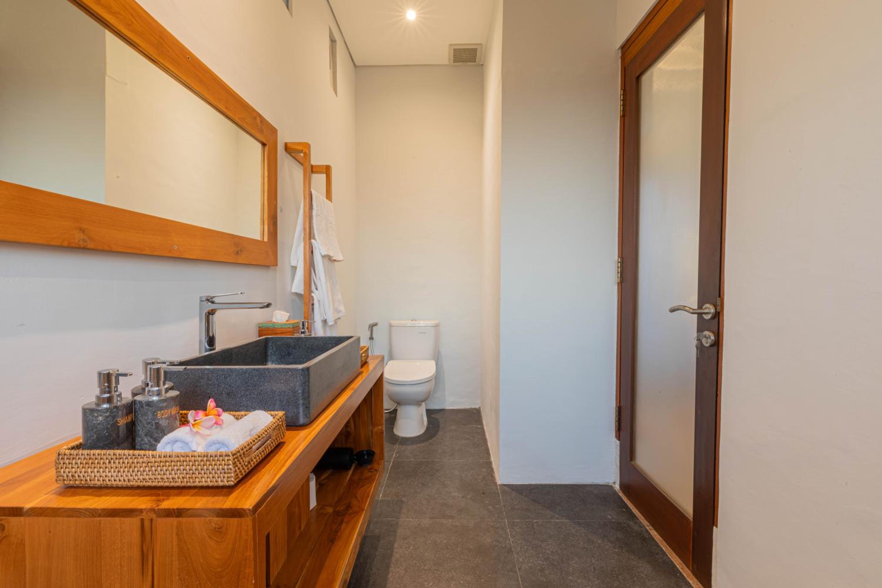 Deluxe King Room with Rice Field View - 1st Floor - Photo 14
