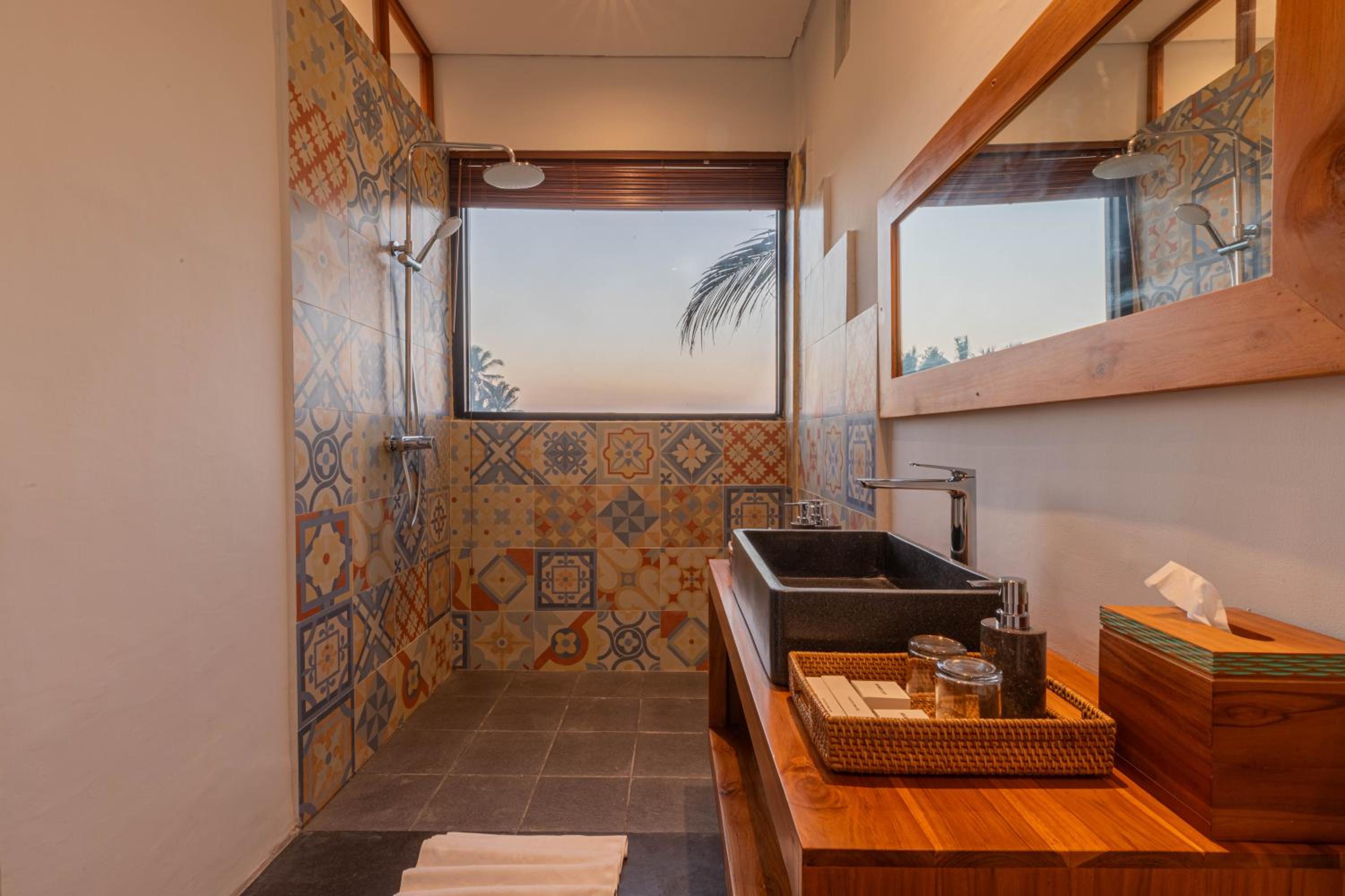 Deluxe King Room with Rice Field View - 1st Floor - Photo 20