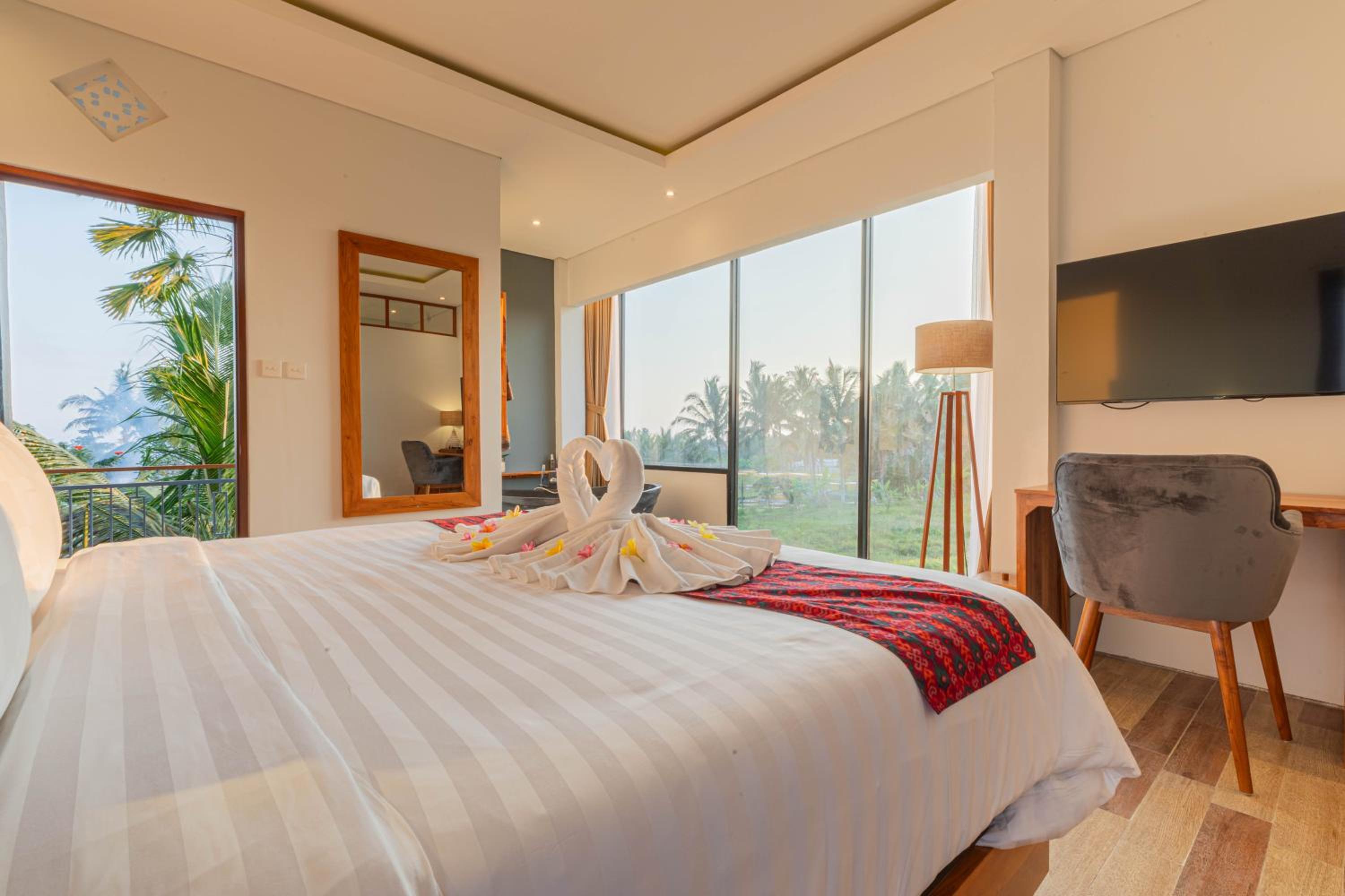 Deluxe King Room with Rice Field View - 1st Floor - Photo 12