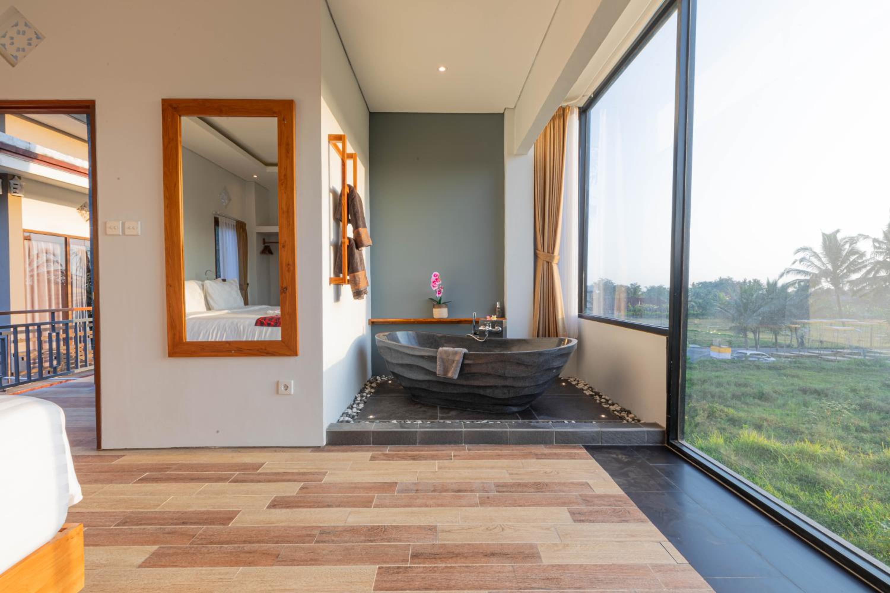 Deluxe King Room with Rice Field View - 2nd Floor - Photo 2