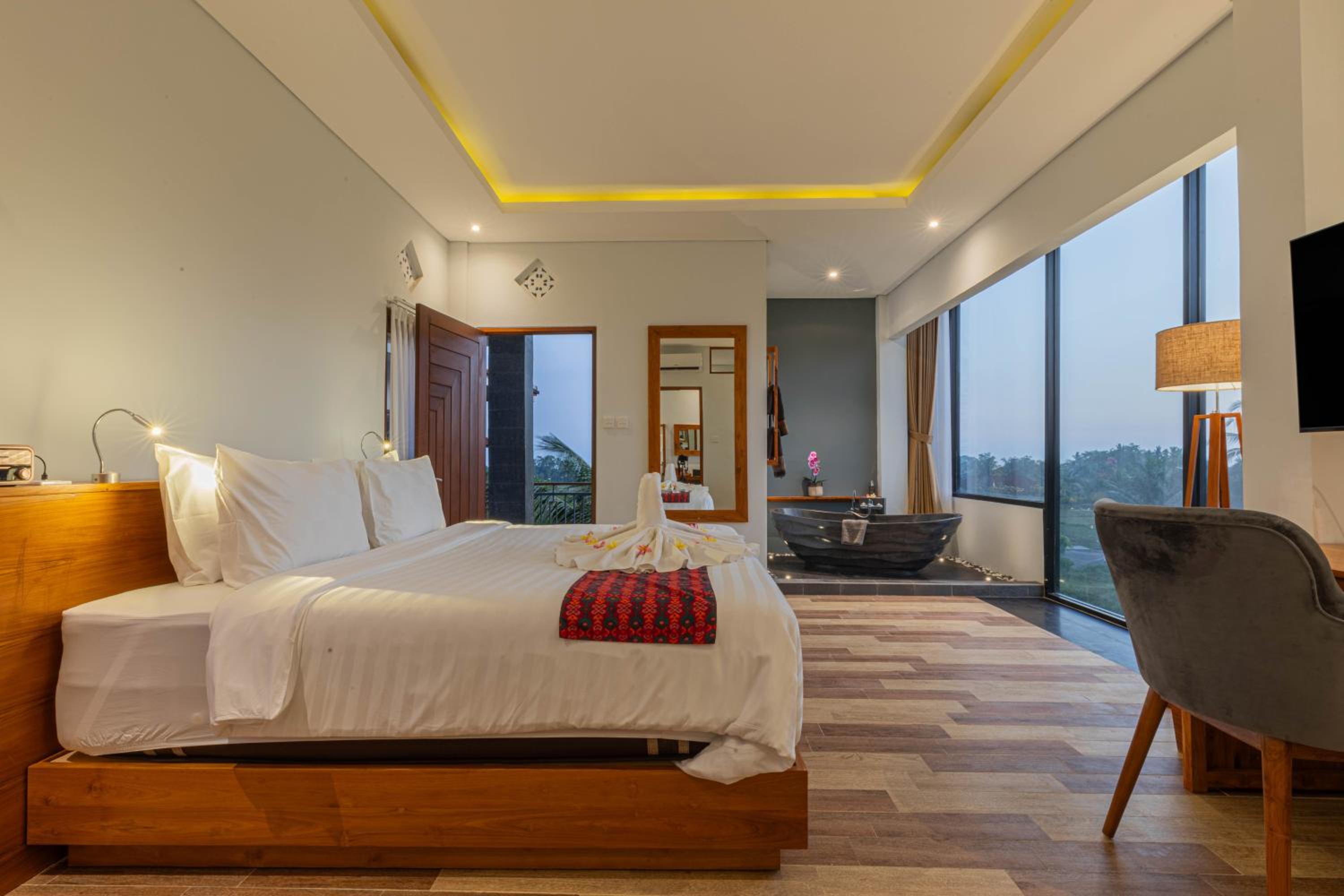 Deluxe King Room with Rice Field View - 2nd Floor - Photo 23