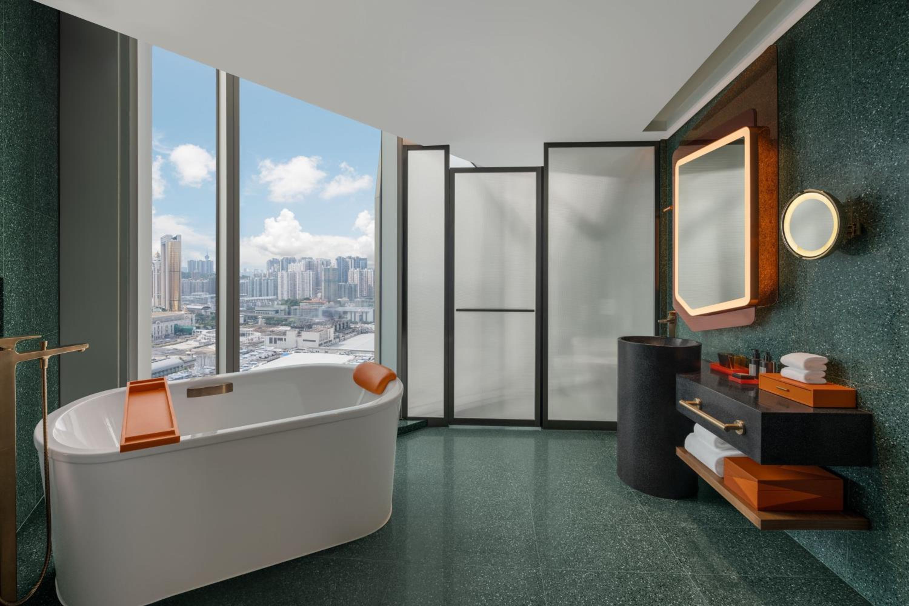 Corner Double Room with Two Double Beds and City View - Photo 4