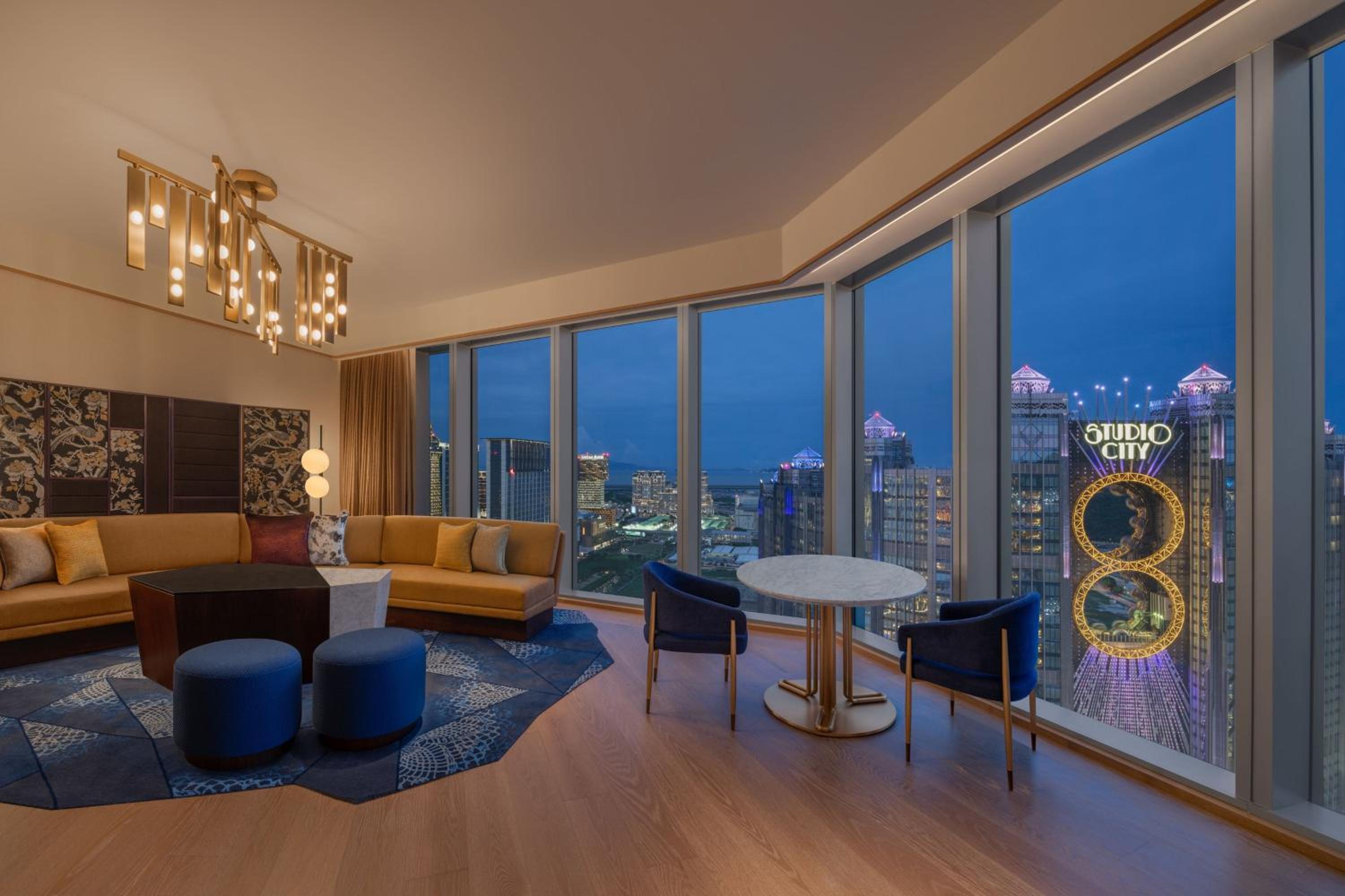 King Suite - Photo 1