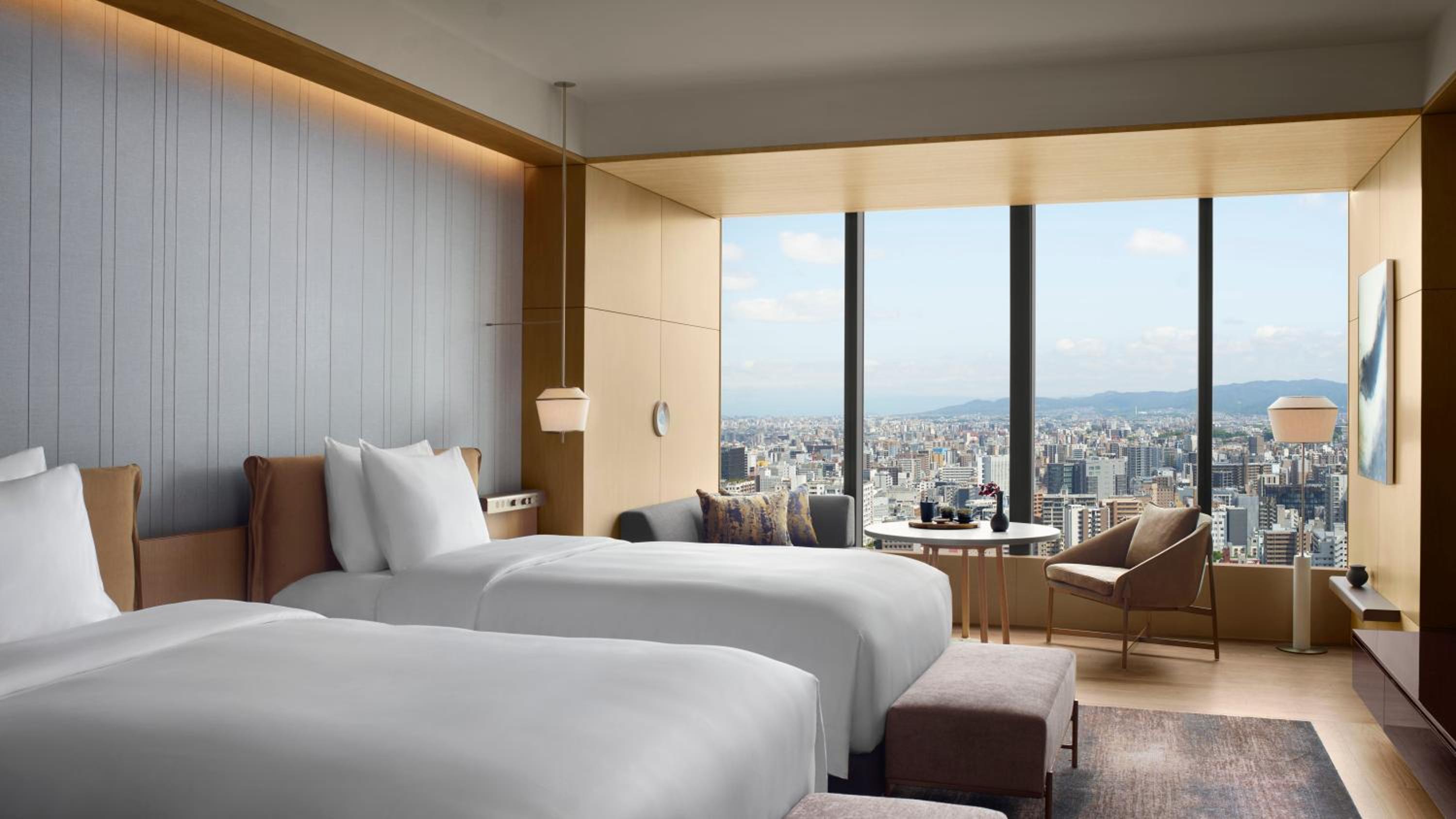 Guest room, 2 Doubles, Skyline view - Photo 1
