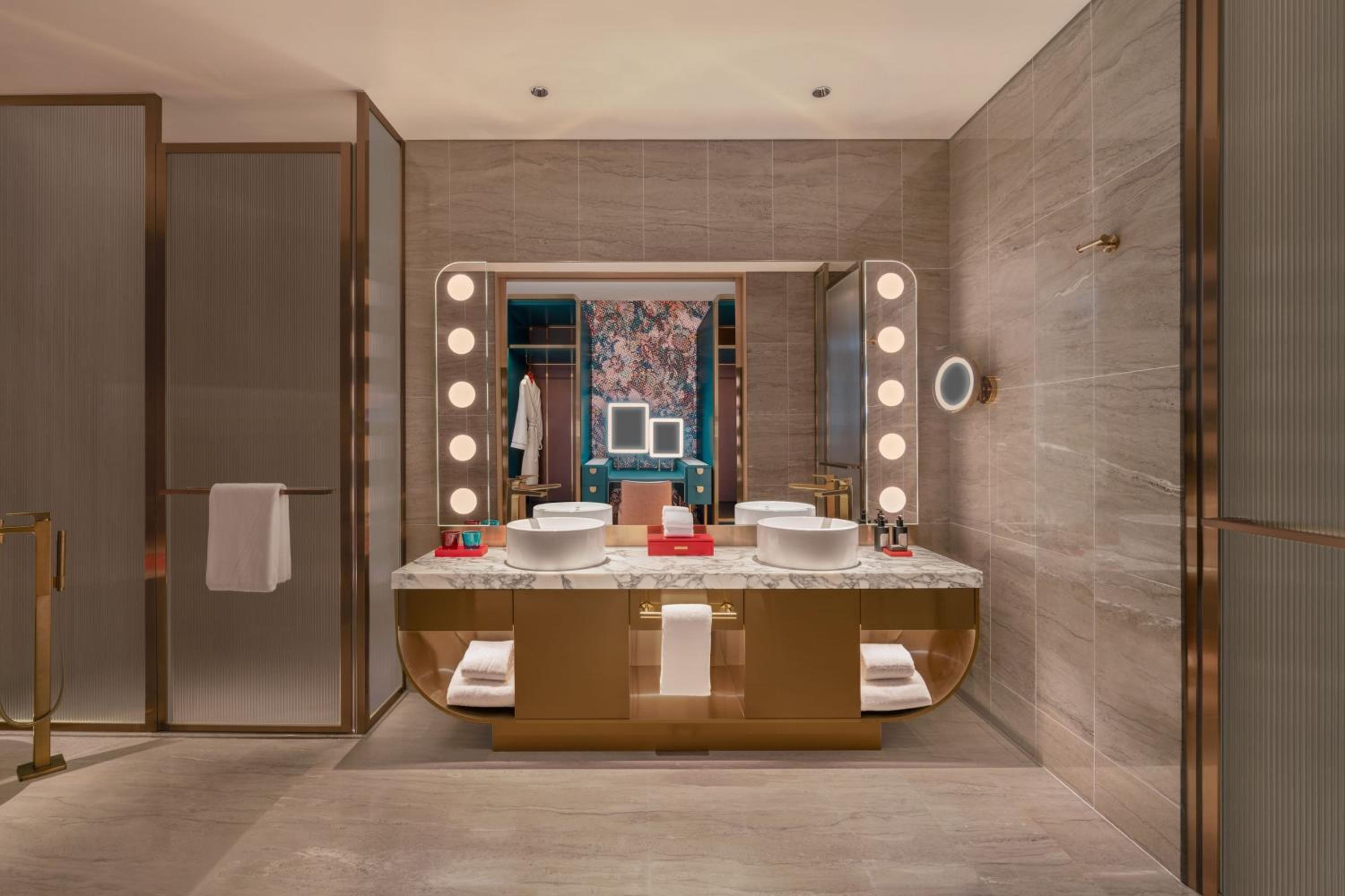 Marvelous King Suite - Photo 8