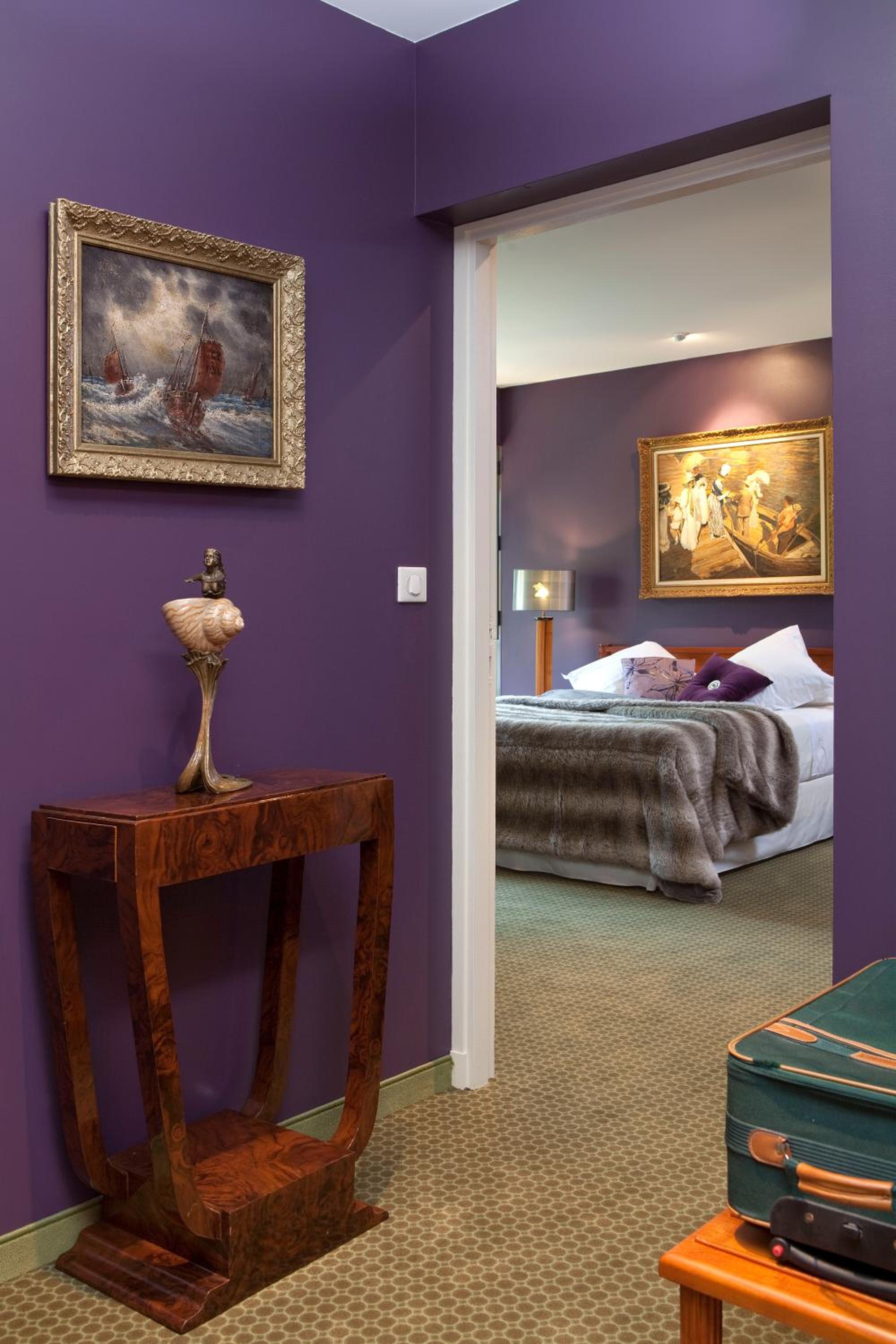 Suite with Spa Bath - Photo 2