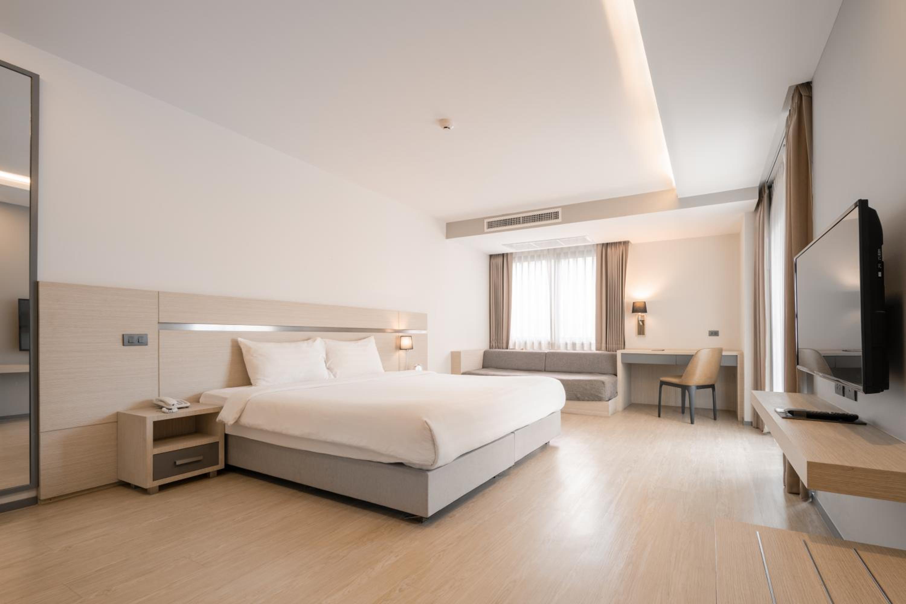 Deluxe King Room photo 1