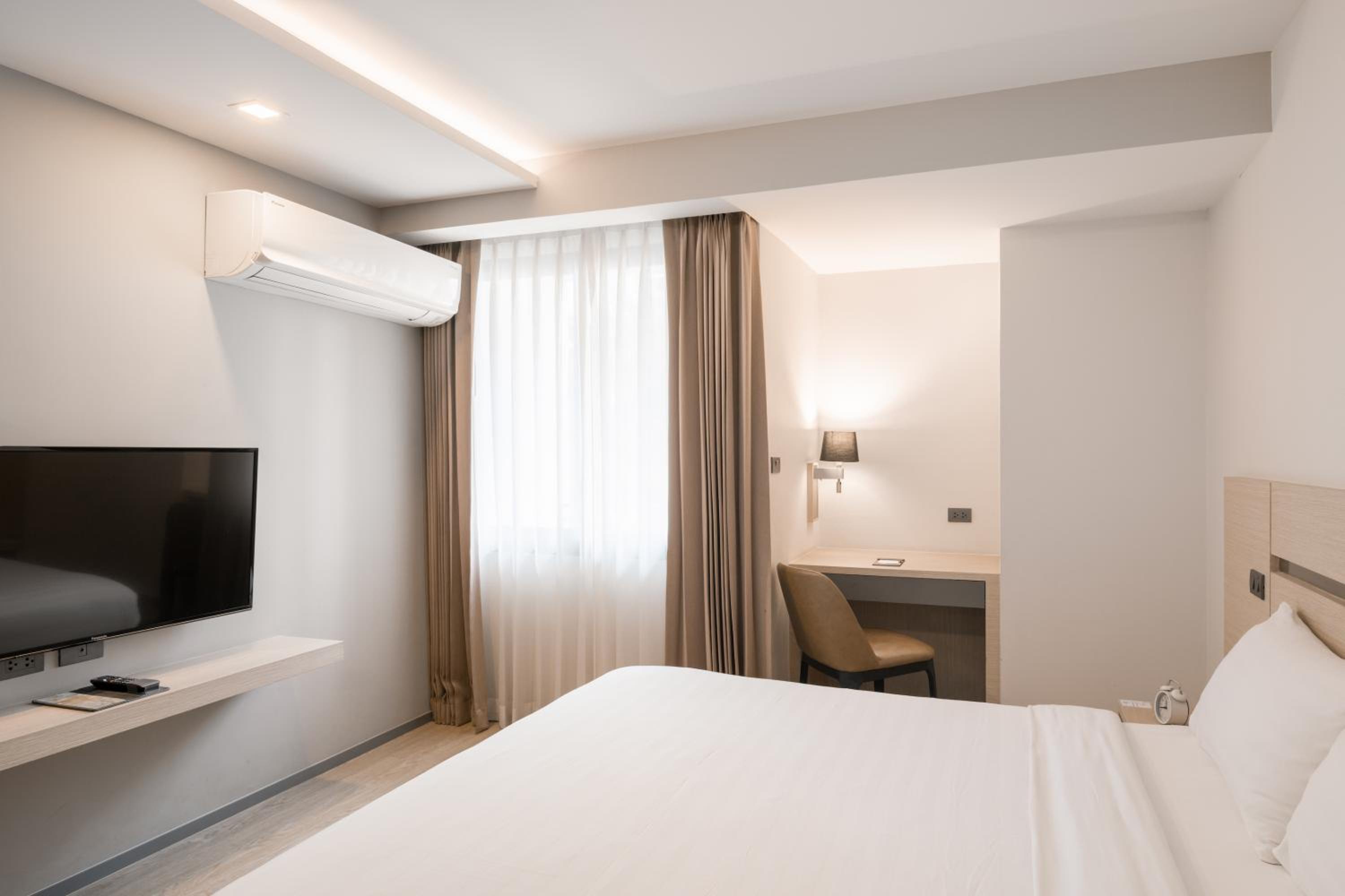 Deluxe Double Room with Bath photo 3