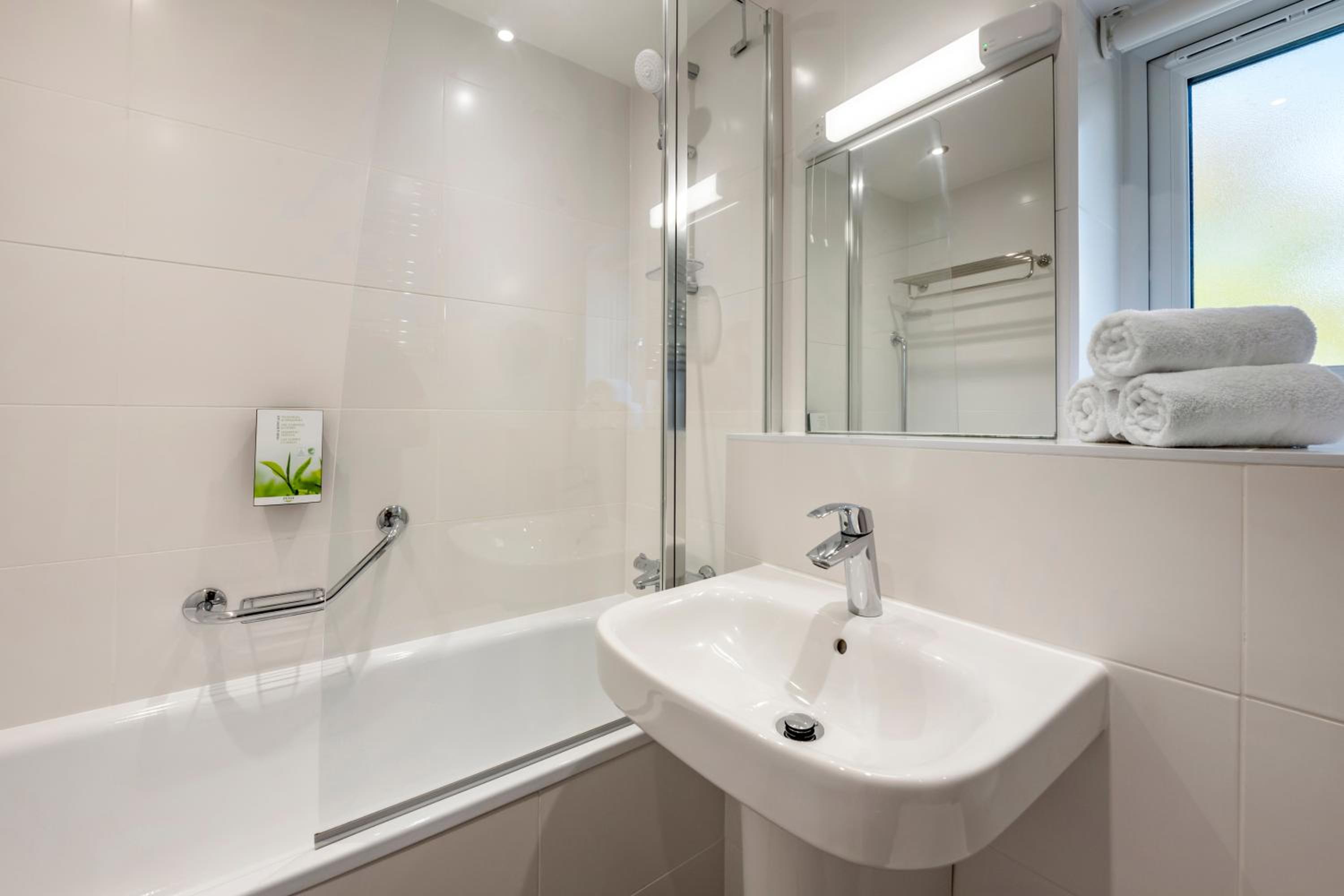 Two Bedroom House (Sleeps 6) - Photo 8