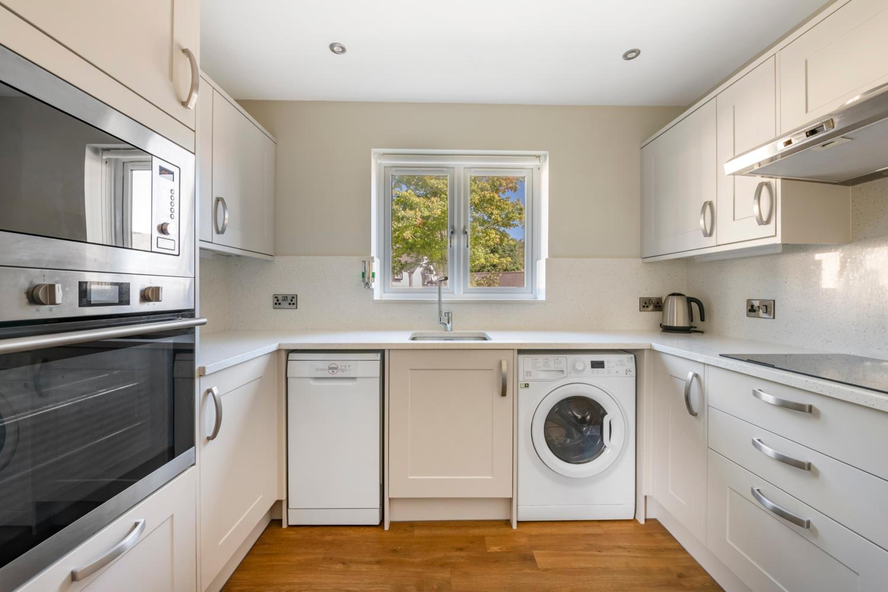 Two Bedroom House (Sleeps 6) - Photo 7