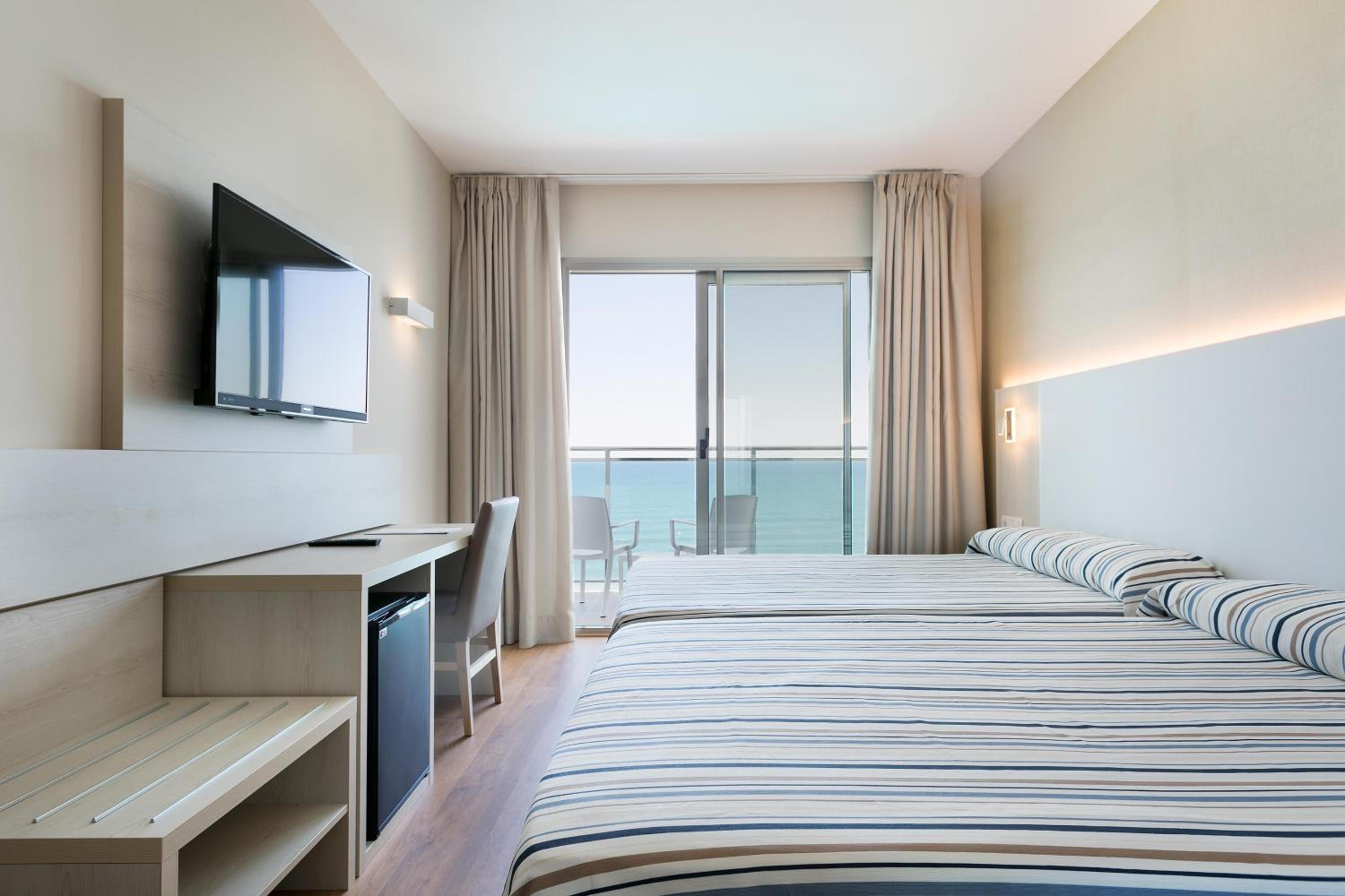 Superior Room with Sea View (2 Adults) - Photo 1