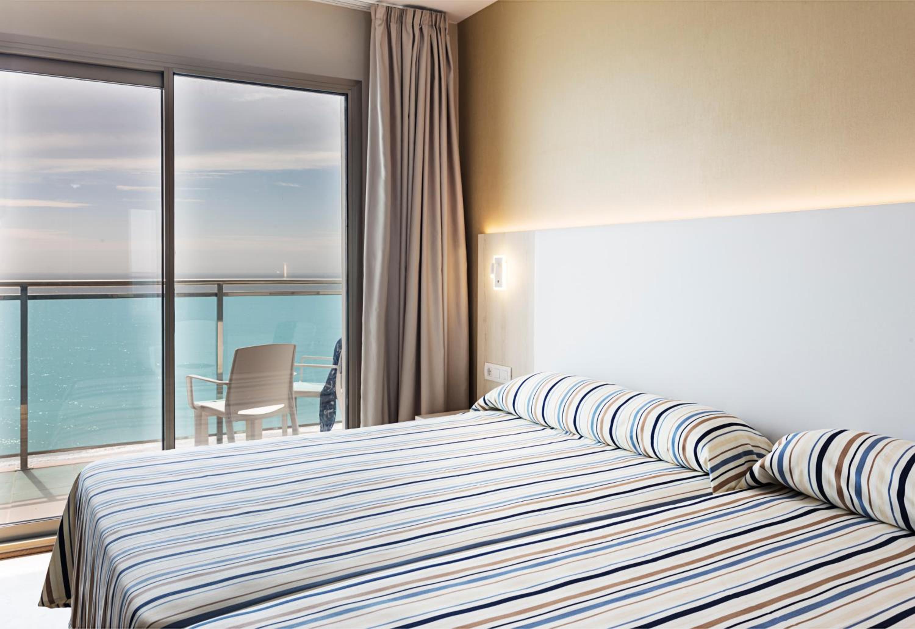Superior Room with Sea View (2 Adults) - Photo 8