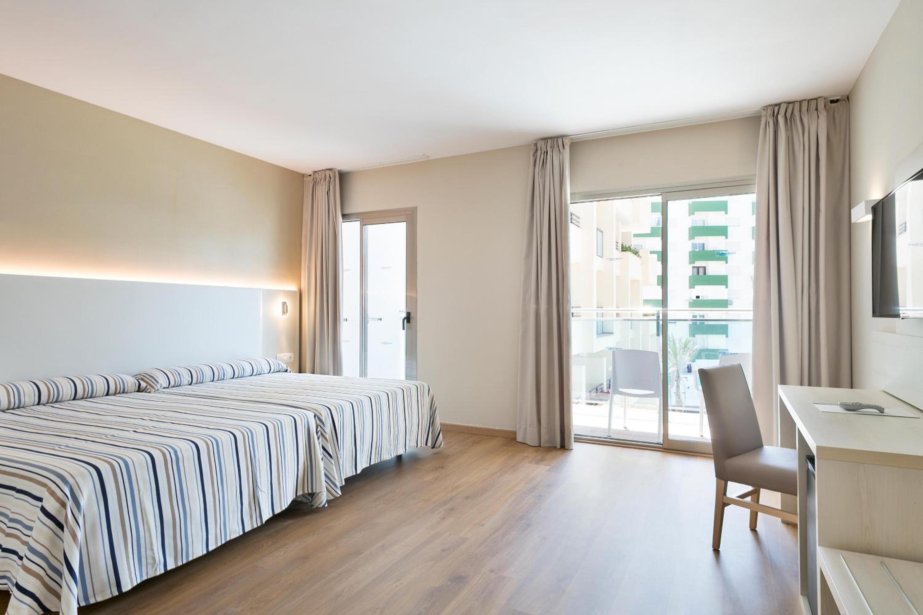 Superior Double Room (2 Adults + 2 Children) - Photo 1