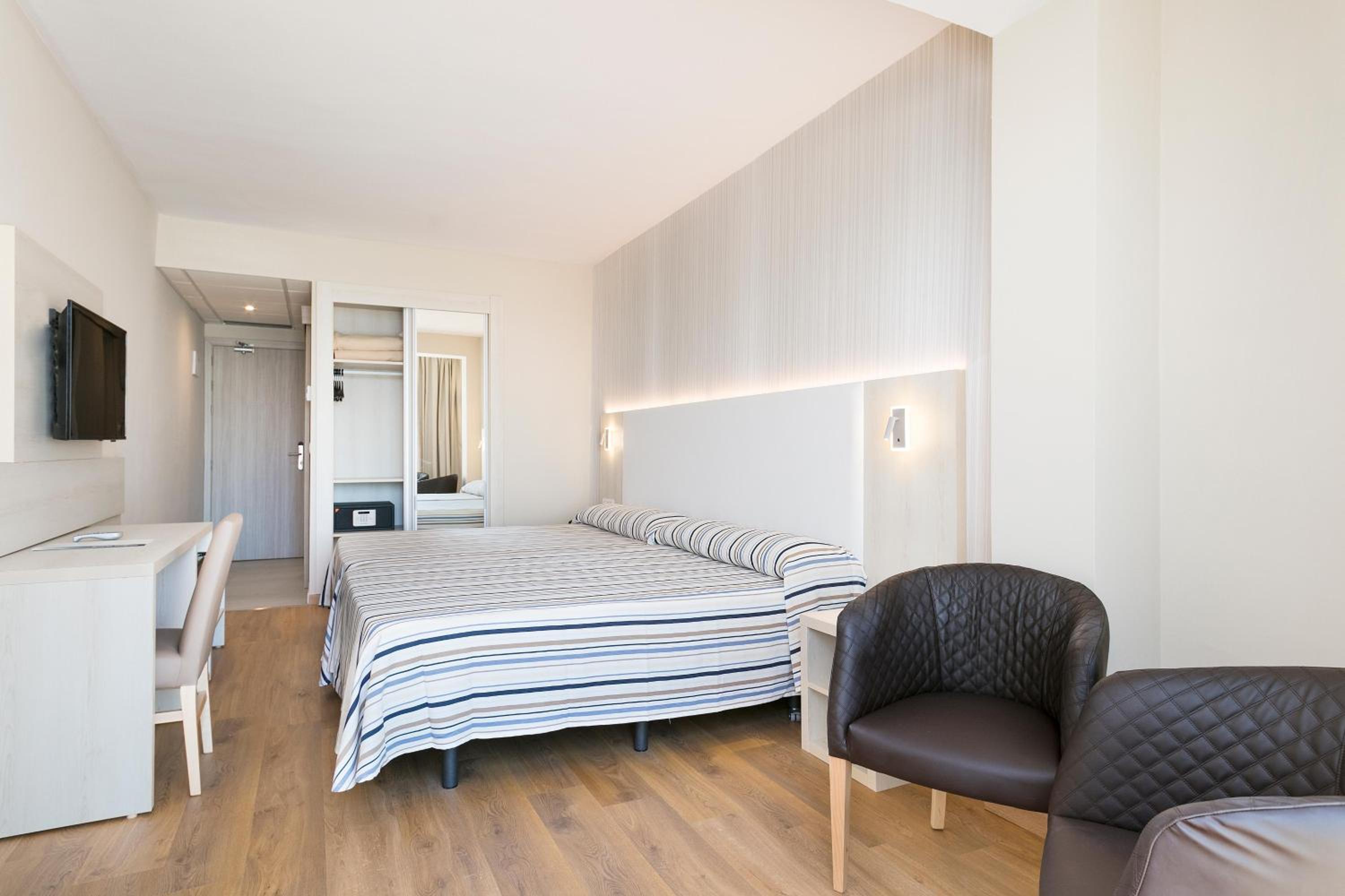 Superior Double Room (2 Adults + 2 Children) - Photo 6