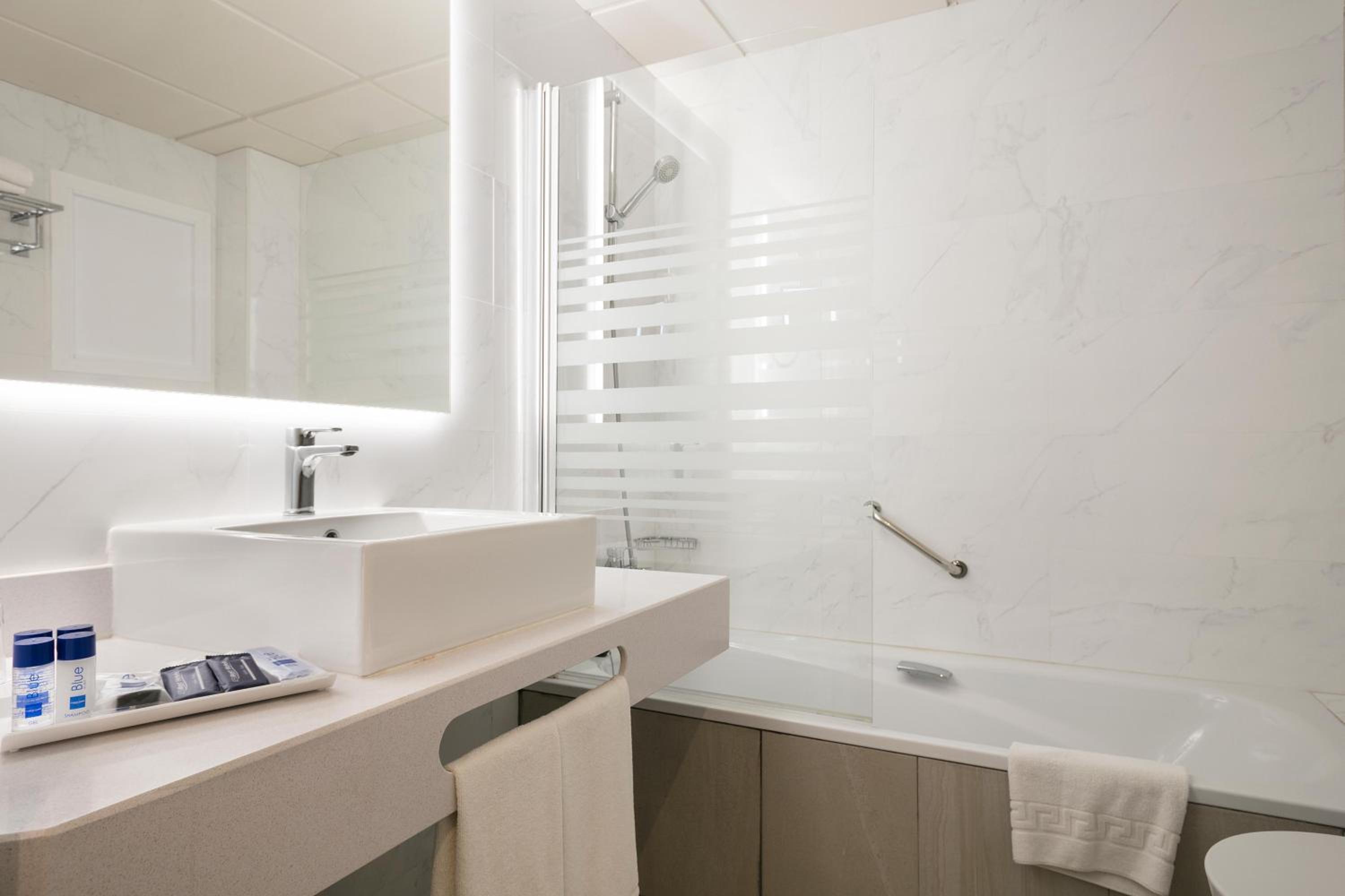 Superior Double Room (2 Adults + 2 Children) - Photo 8