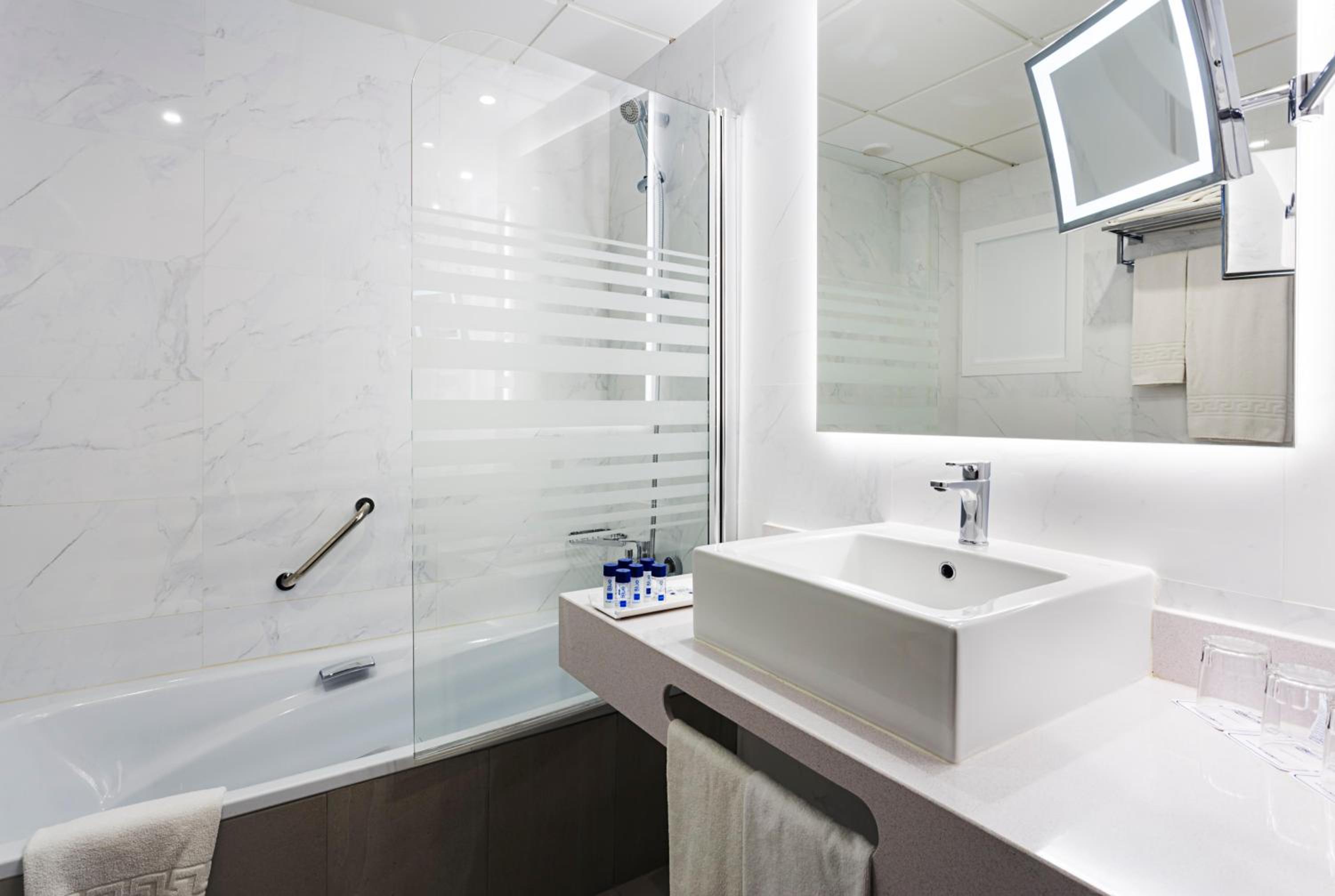 Superior Double Room (2 Adults + 2 Children) - Photo 2