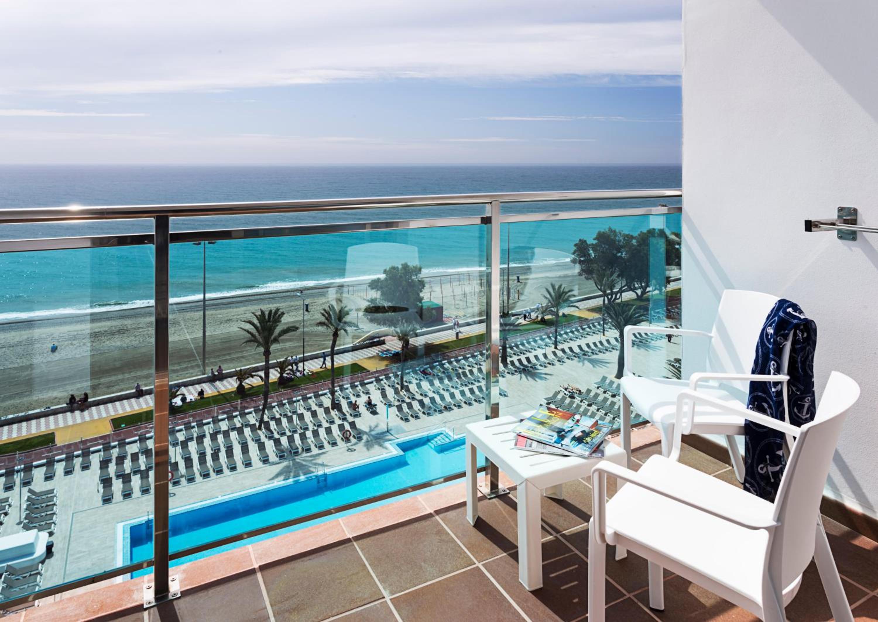 Superior Room with Sea View (2 Adults) - Photo 15