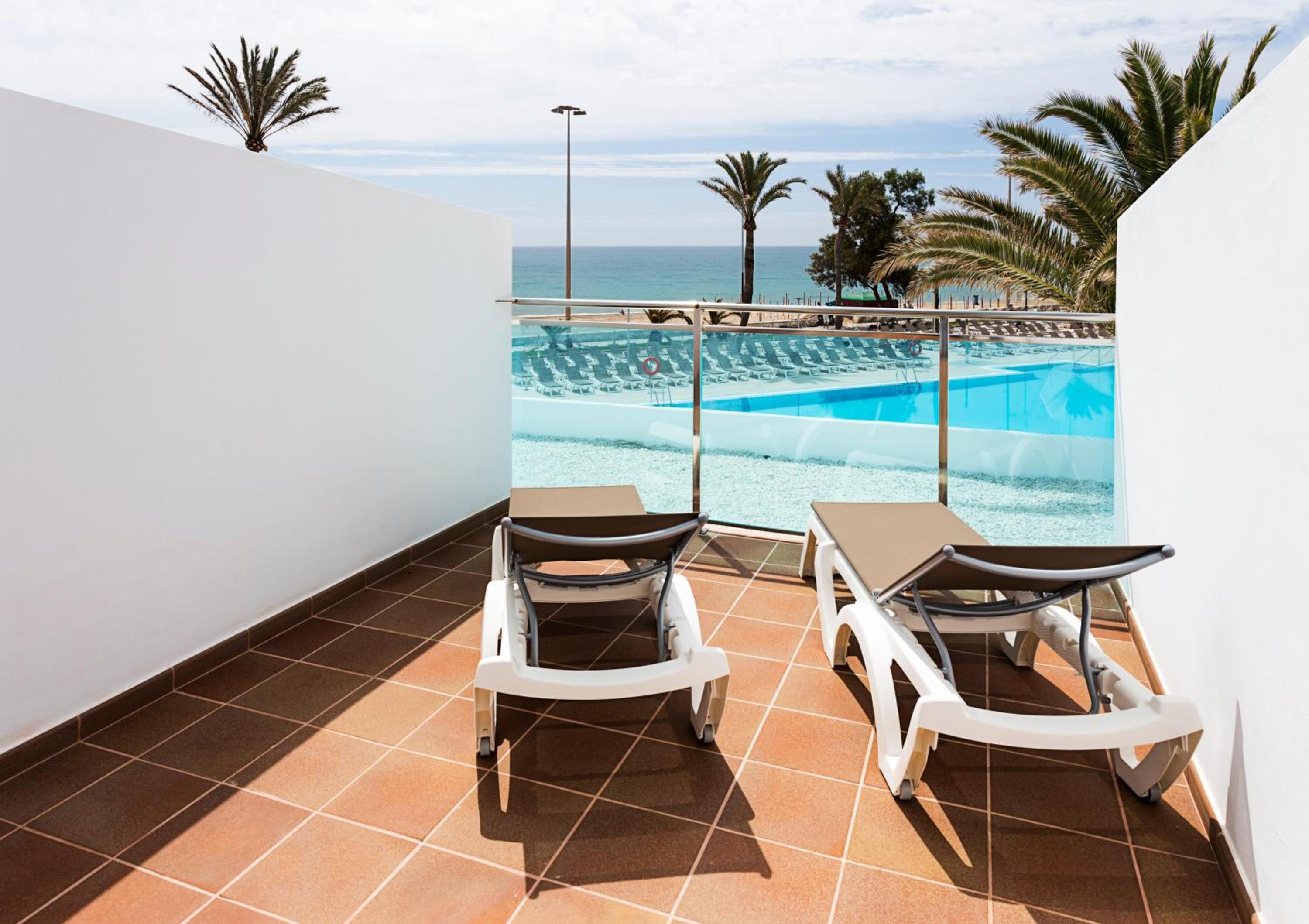 Superior Room with Sea View (2 Adults) - Photo 16