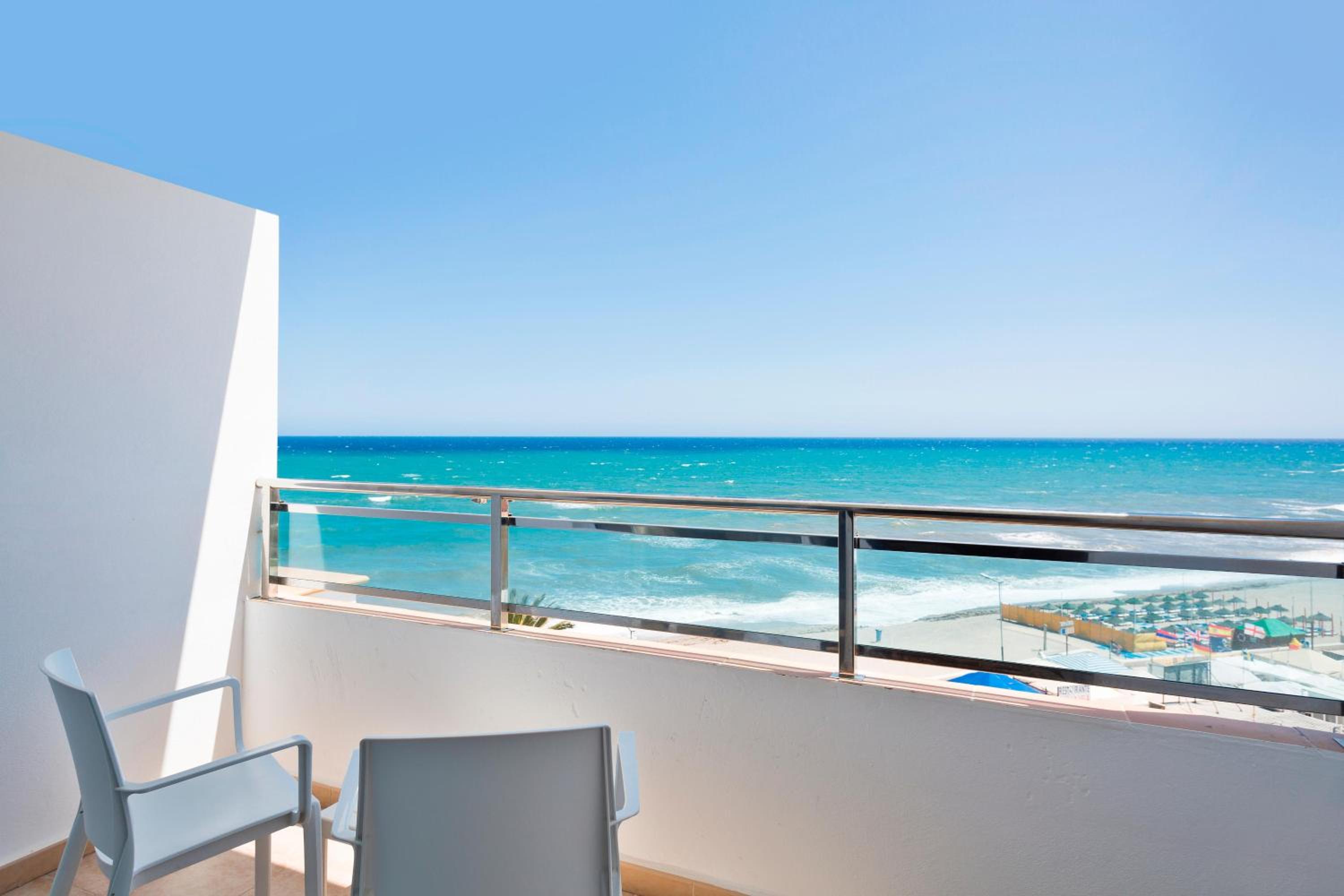 Superior Room with Sea View (2 Adults) - Photo 9
