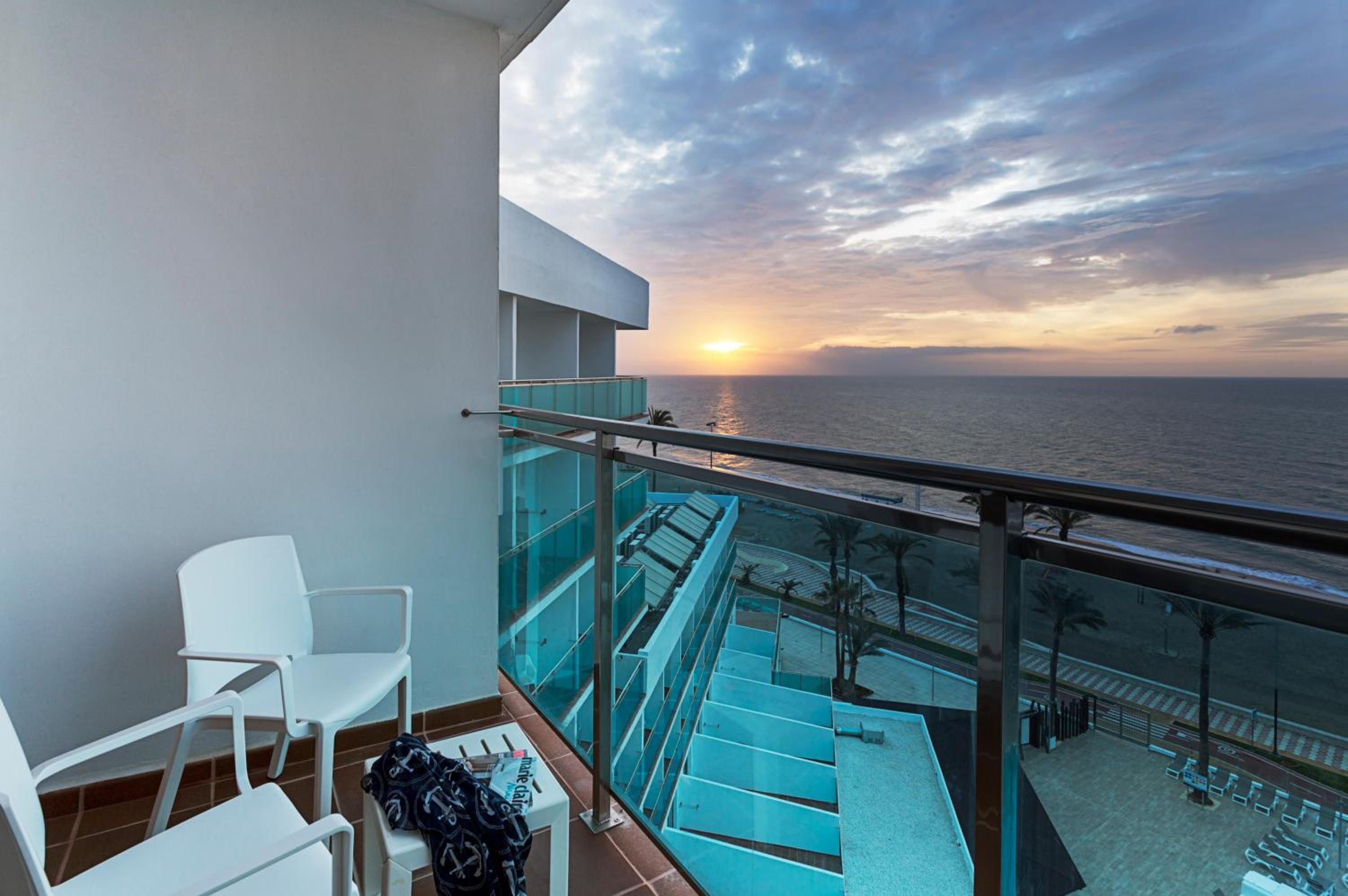 Superior Room with Sea View (2 Adults) - Photo 12