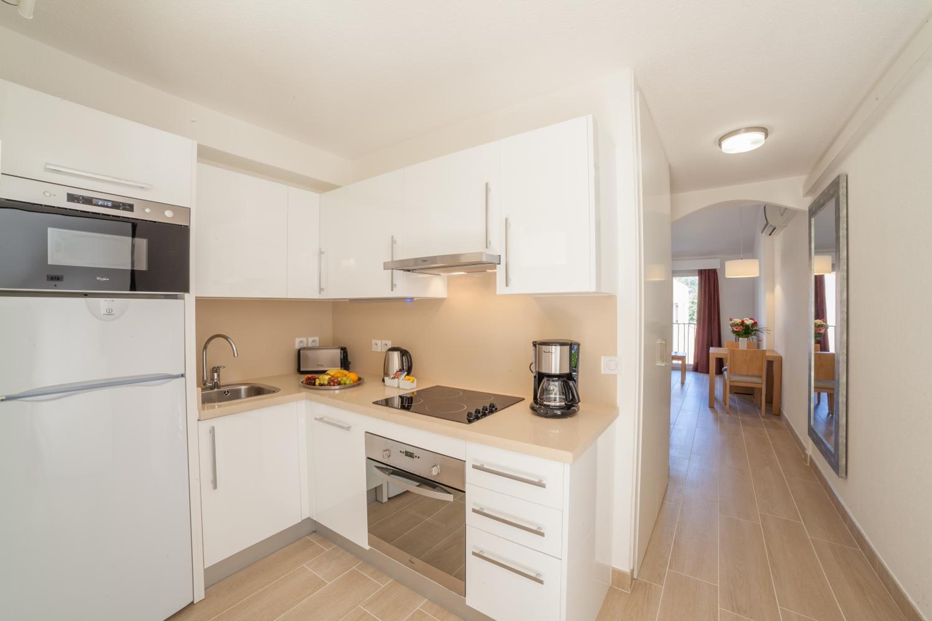 Studio Apartment - Photo 2