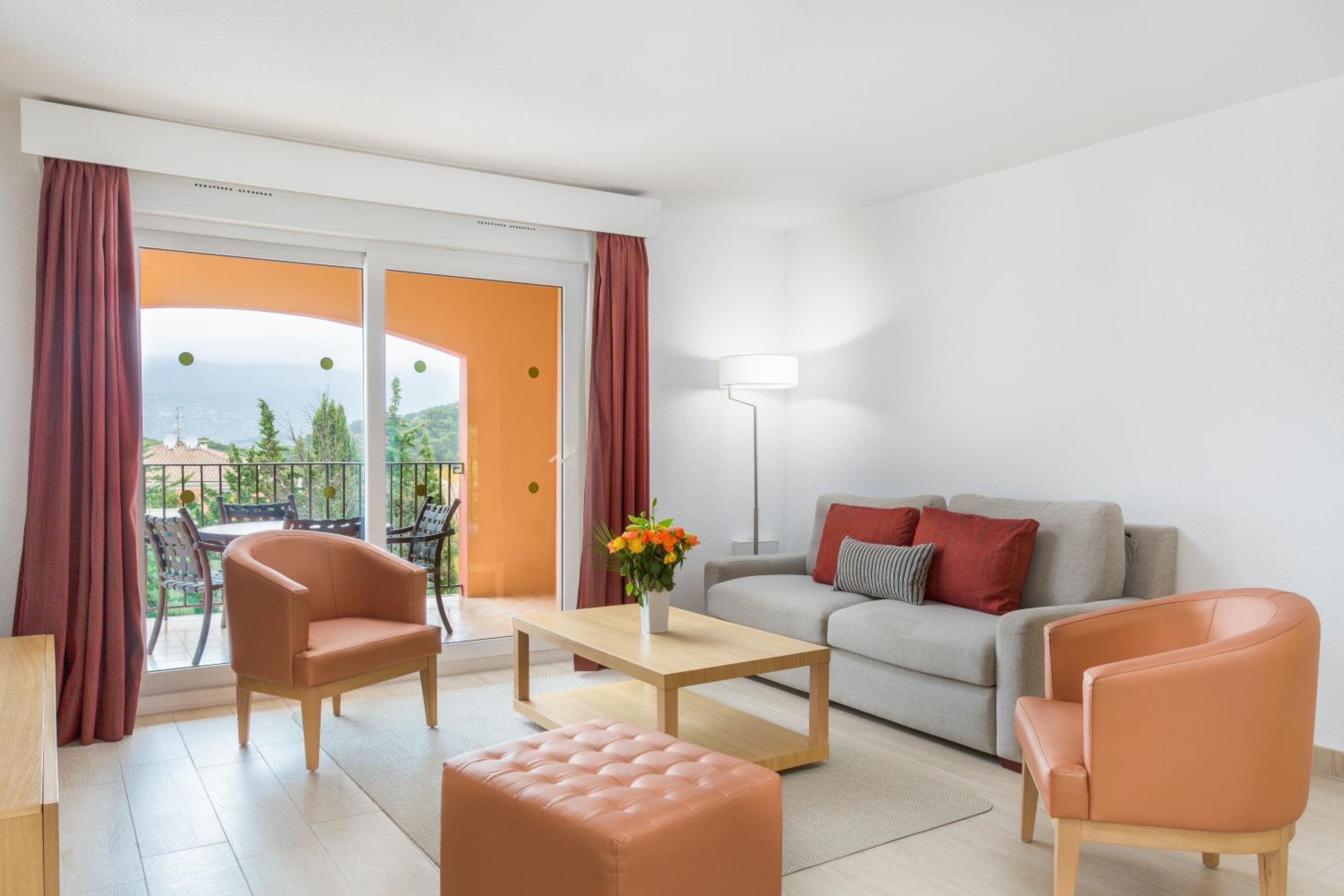 One-Bedroom Apartment - Photo 3