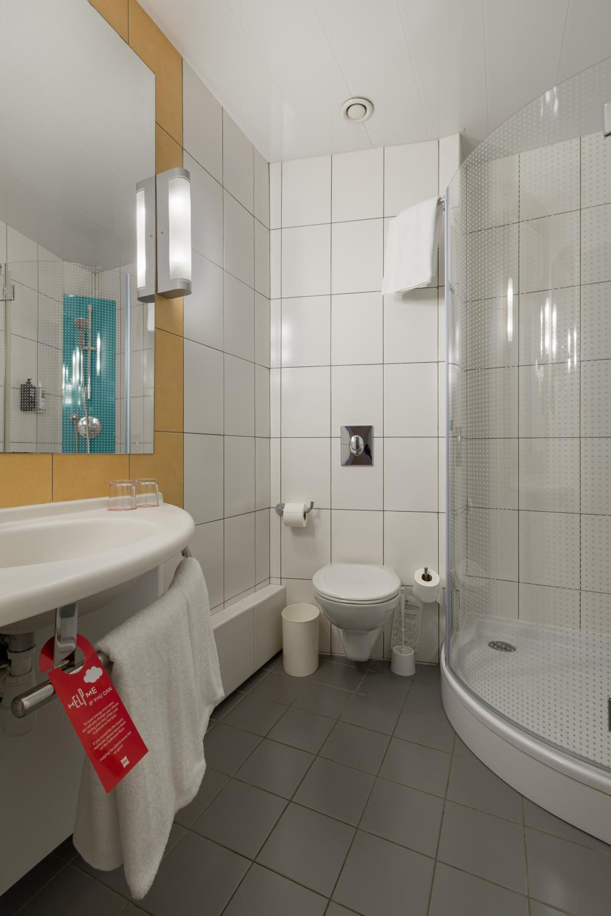 Standard Double Room - Photo 8
