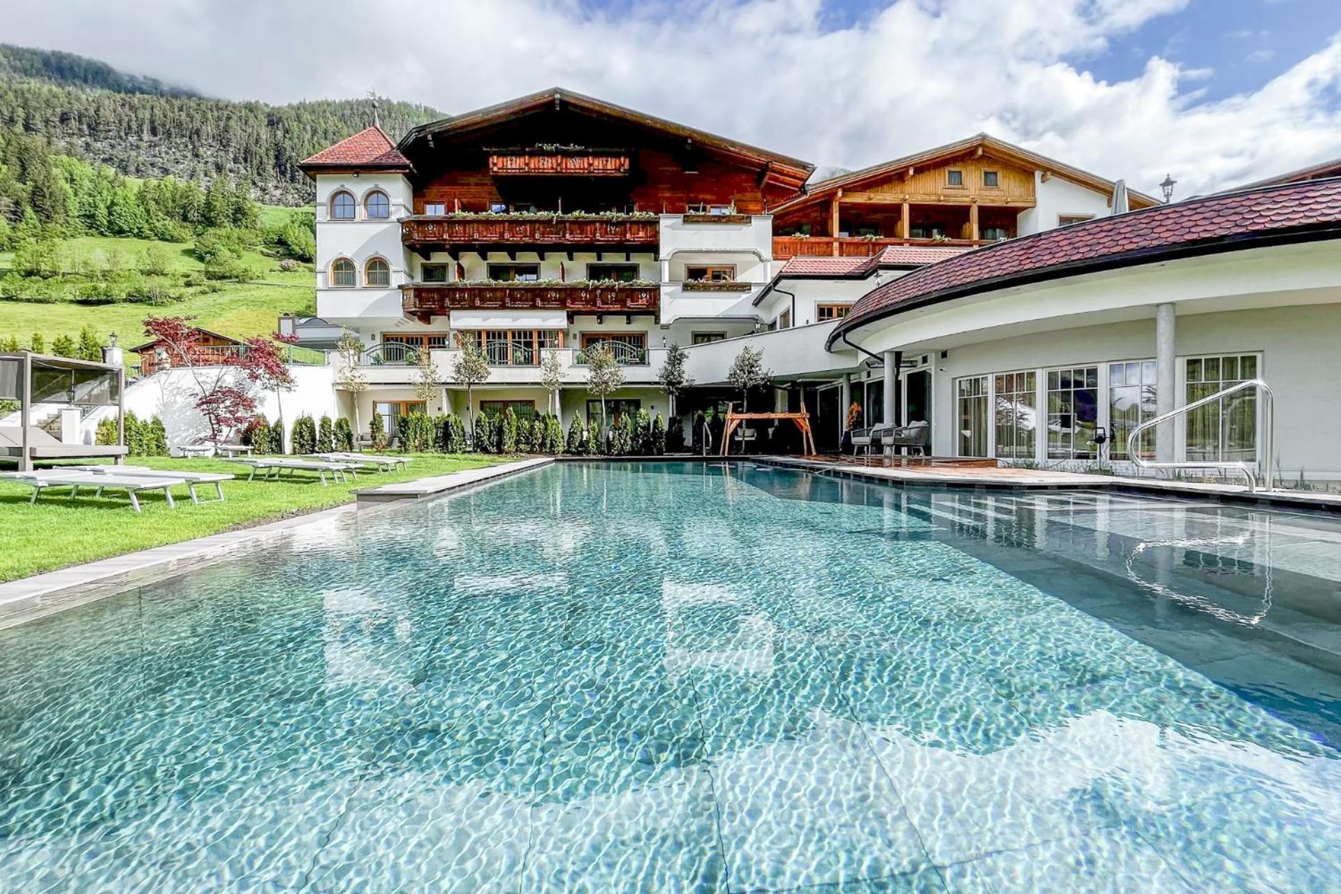 Double Room with Pool View photo 2