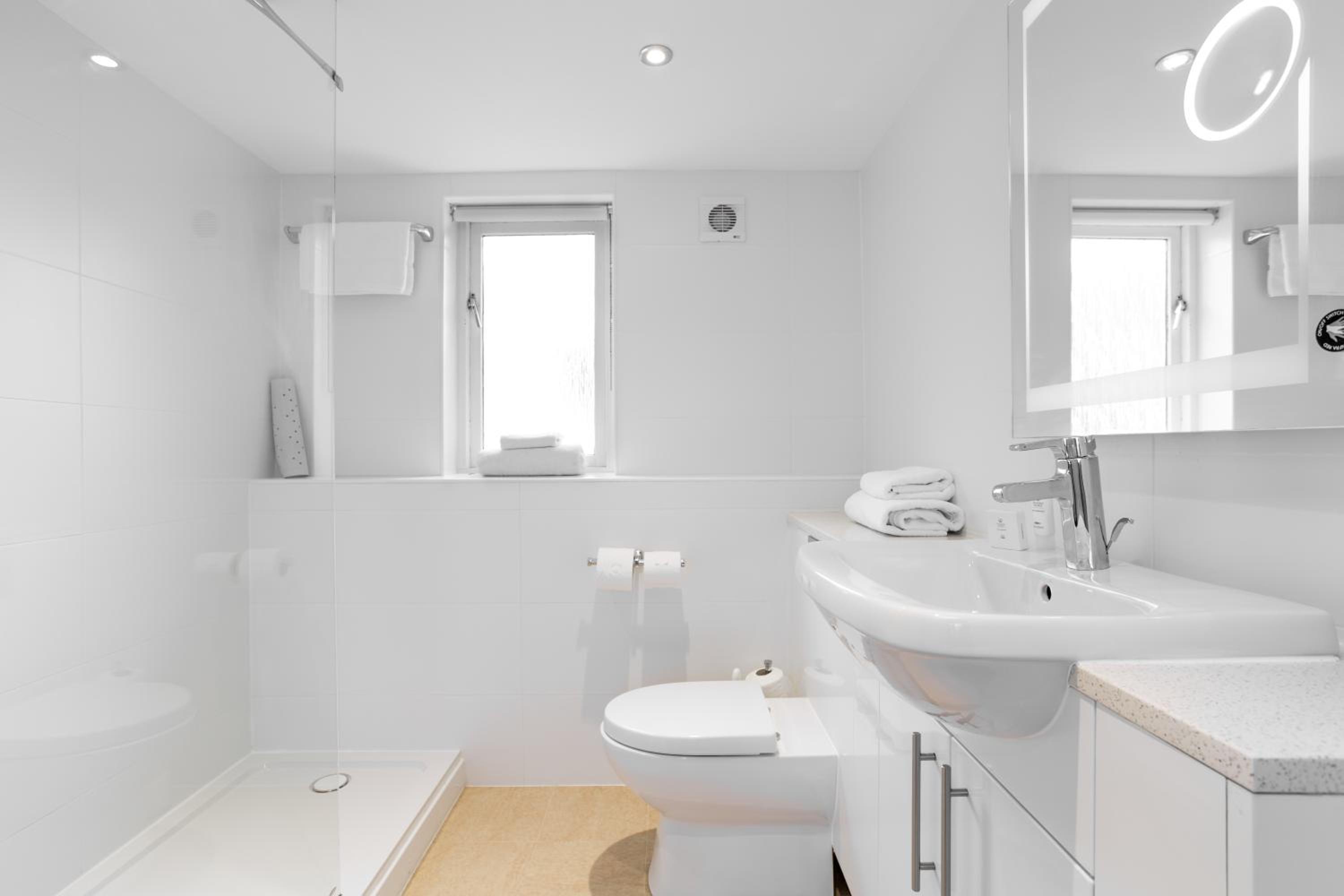 Two Bedroom House (Sleeps 6) - Photo 6