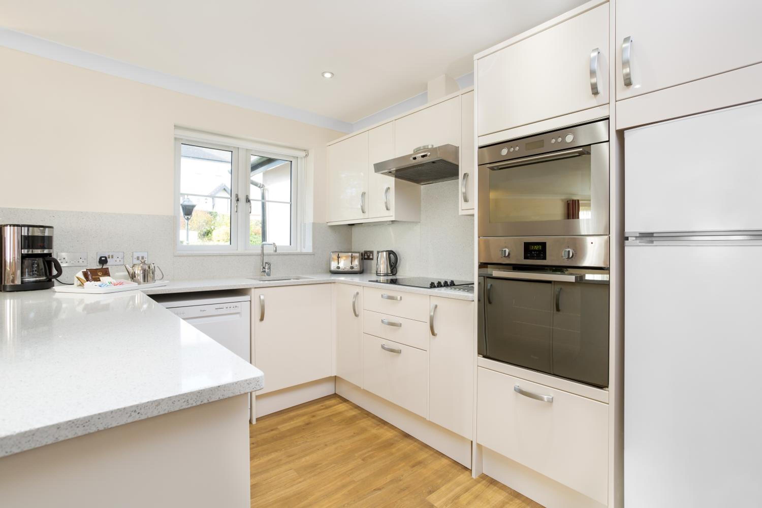 Two Bedroom House (Sleeps 6) - Photo 5