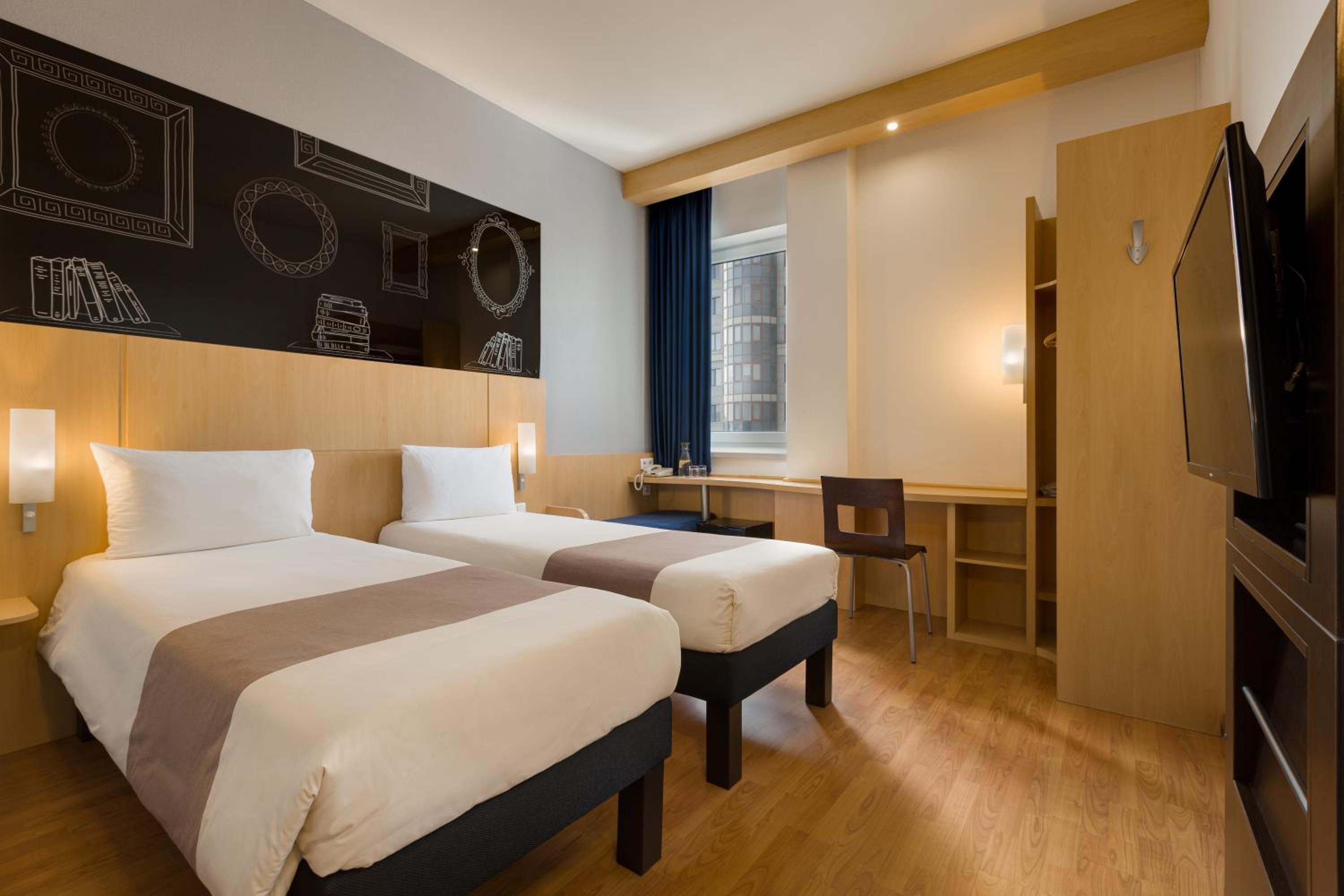 Standard Twin Room - Photo 8