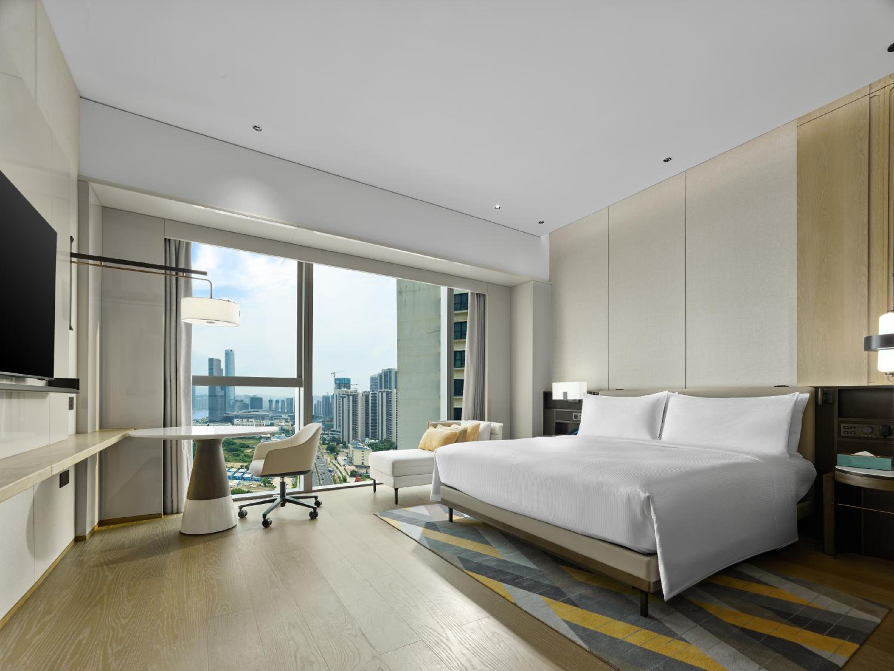 Deluxe King Room - Photo 3
