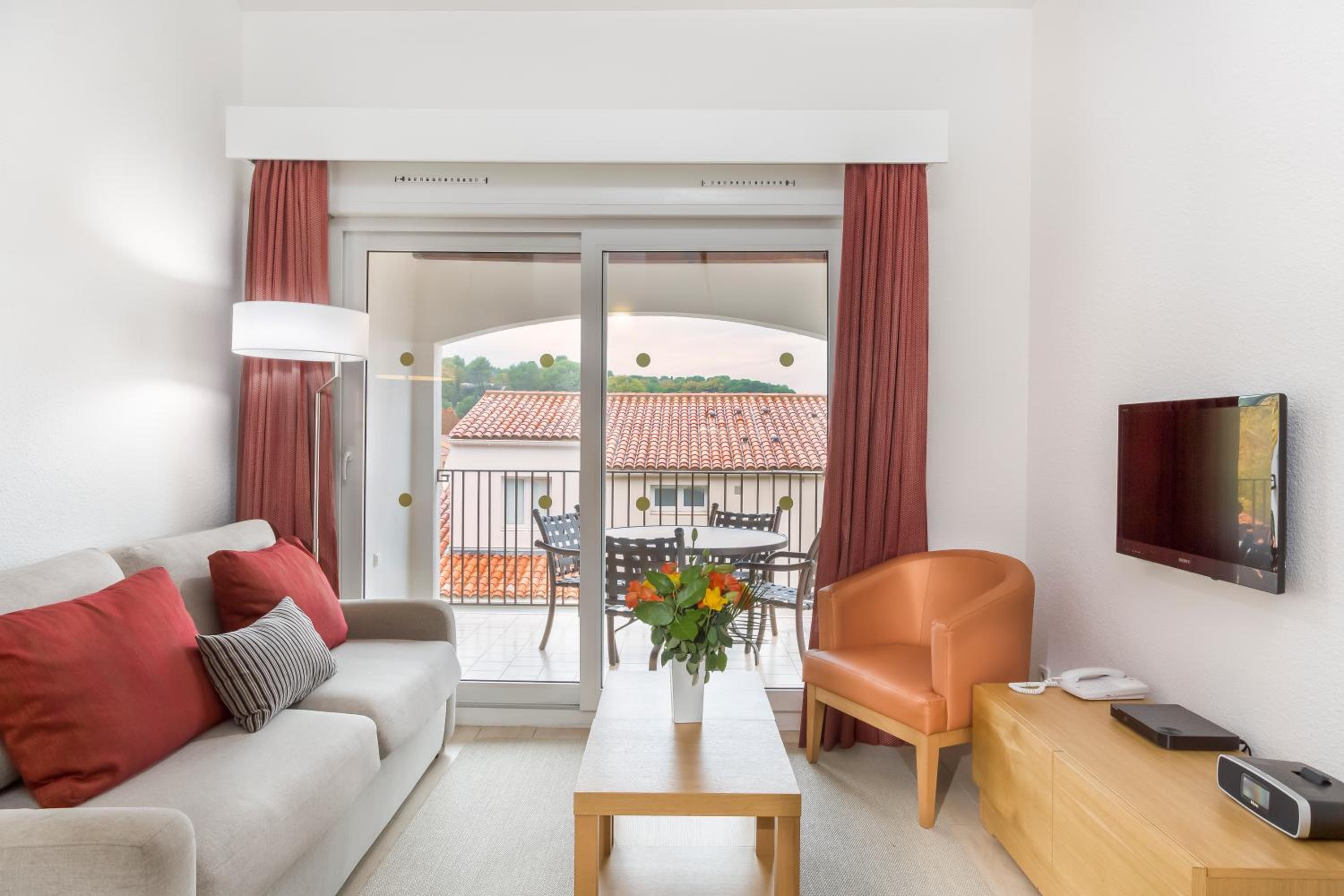 Two-Bedroom Apartment - Photo 4