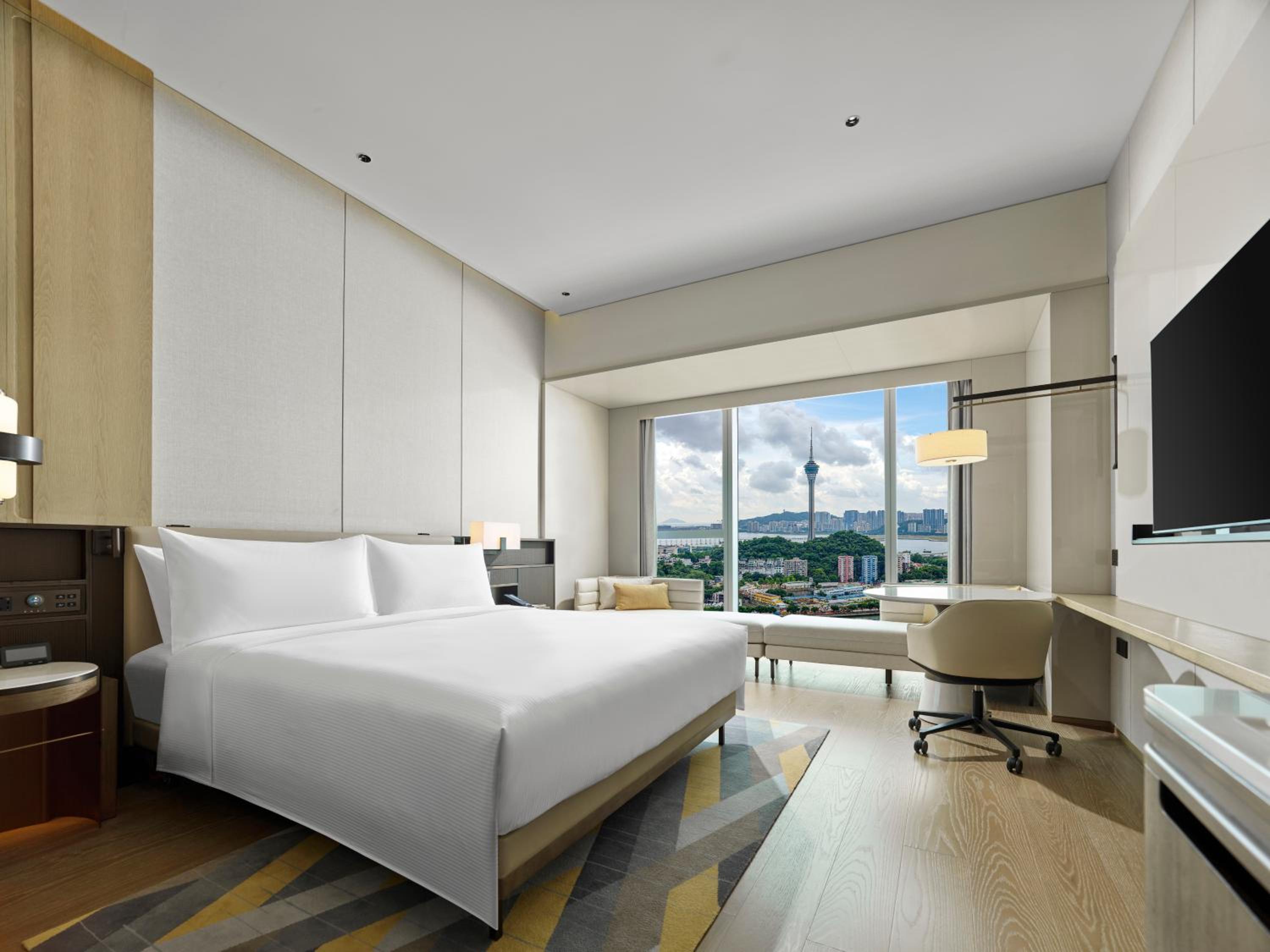 Deluxe King Room with Sea View - Photo 2
