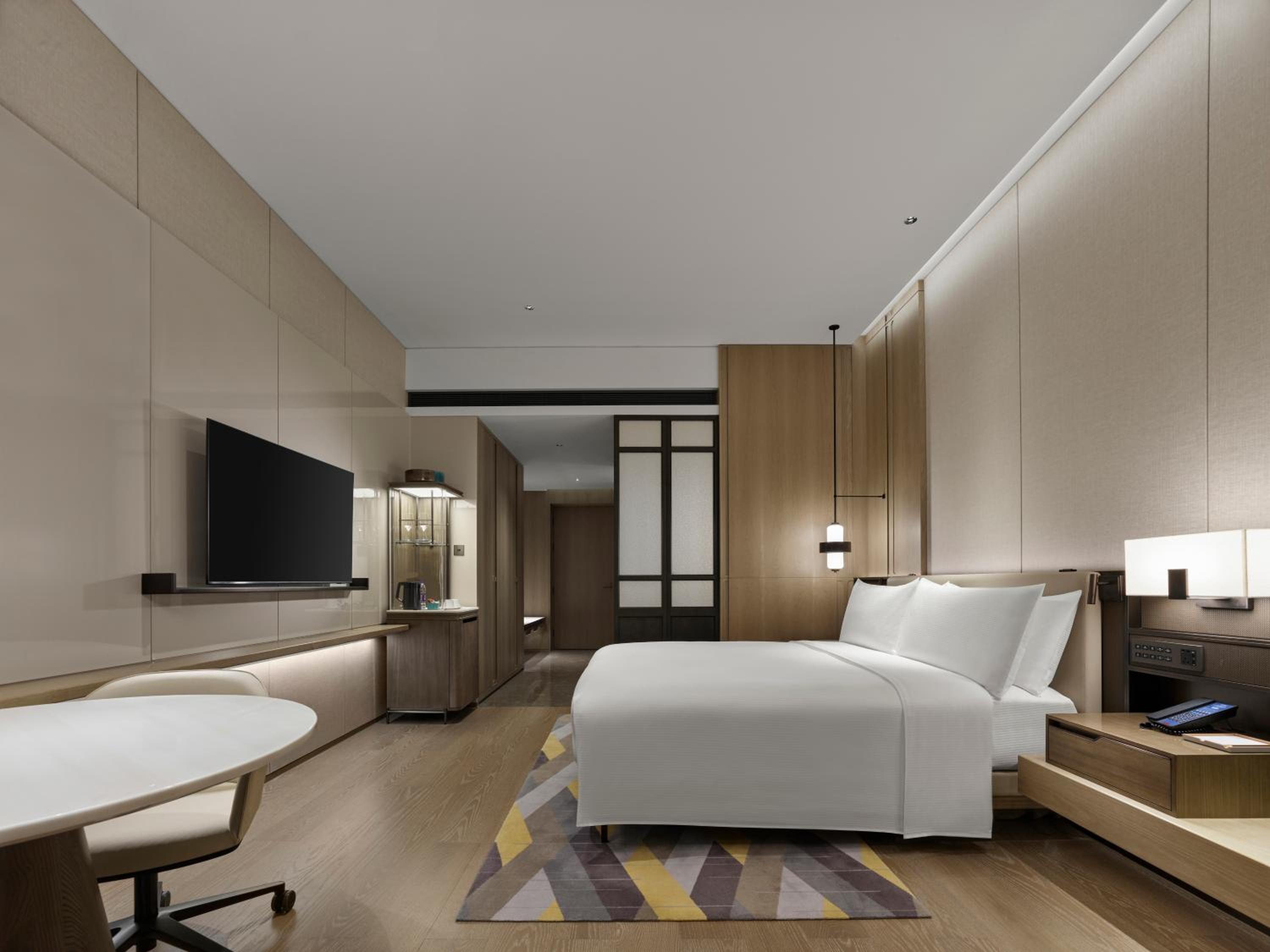 Deluxe King Room with Sea View - Photo 6