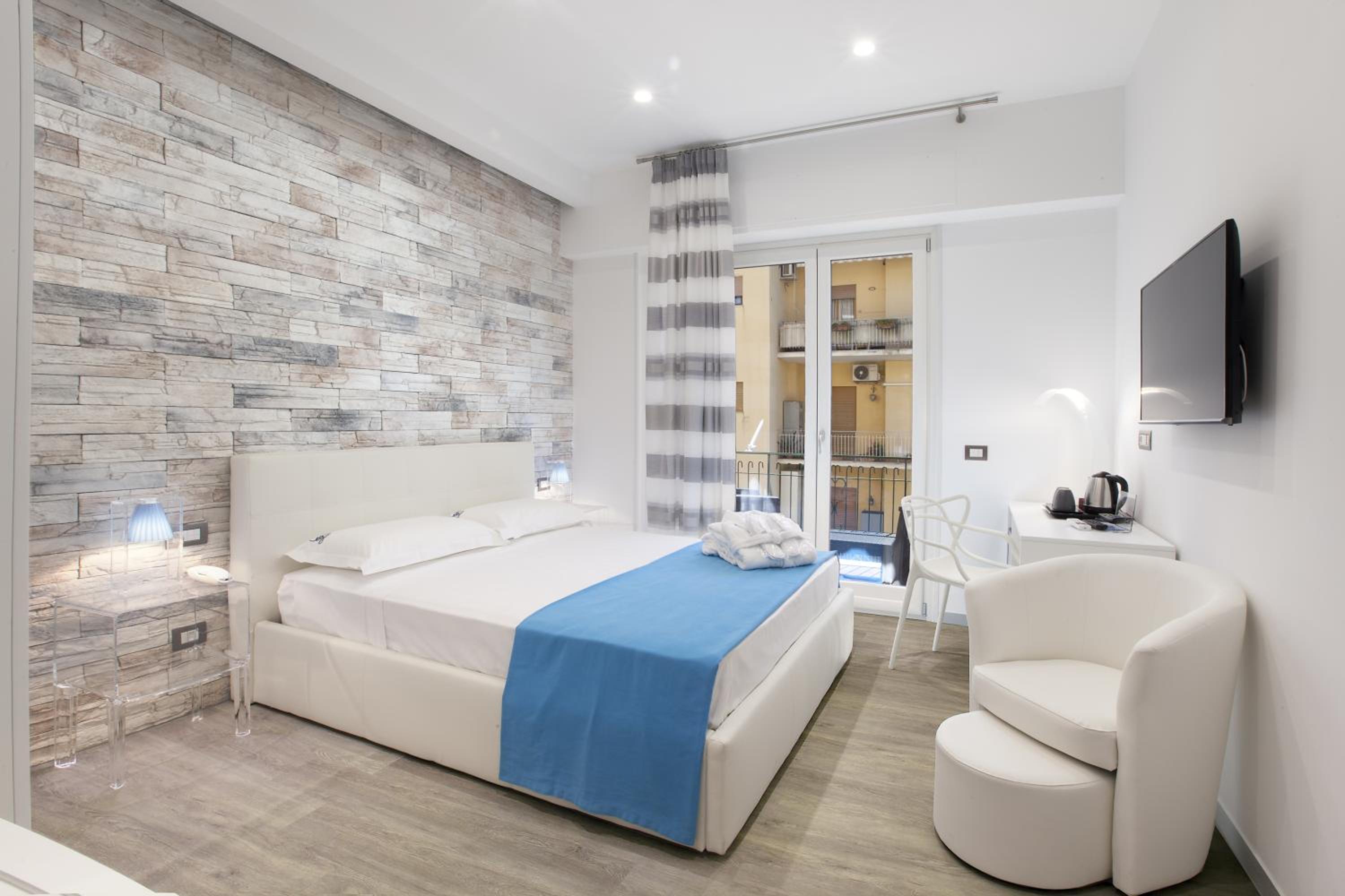 Deluxe Double Room with Balcony photo 1