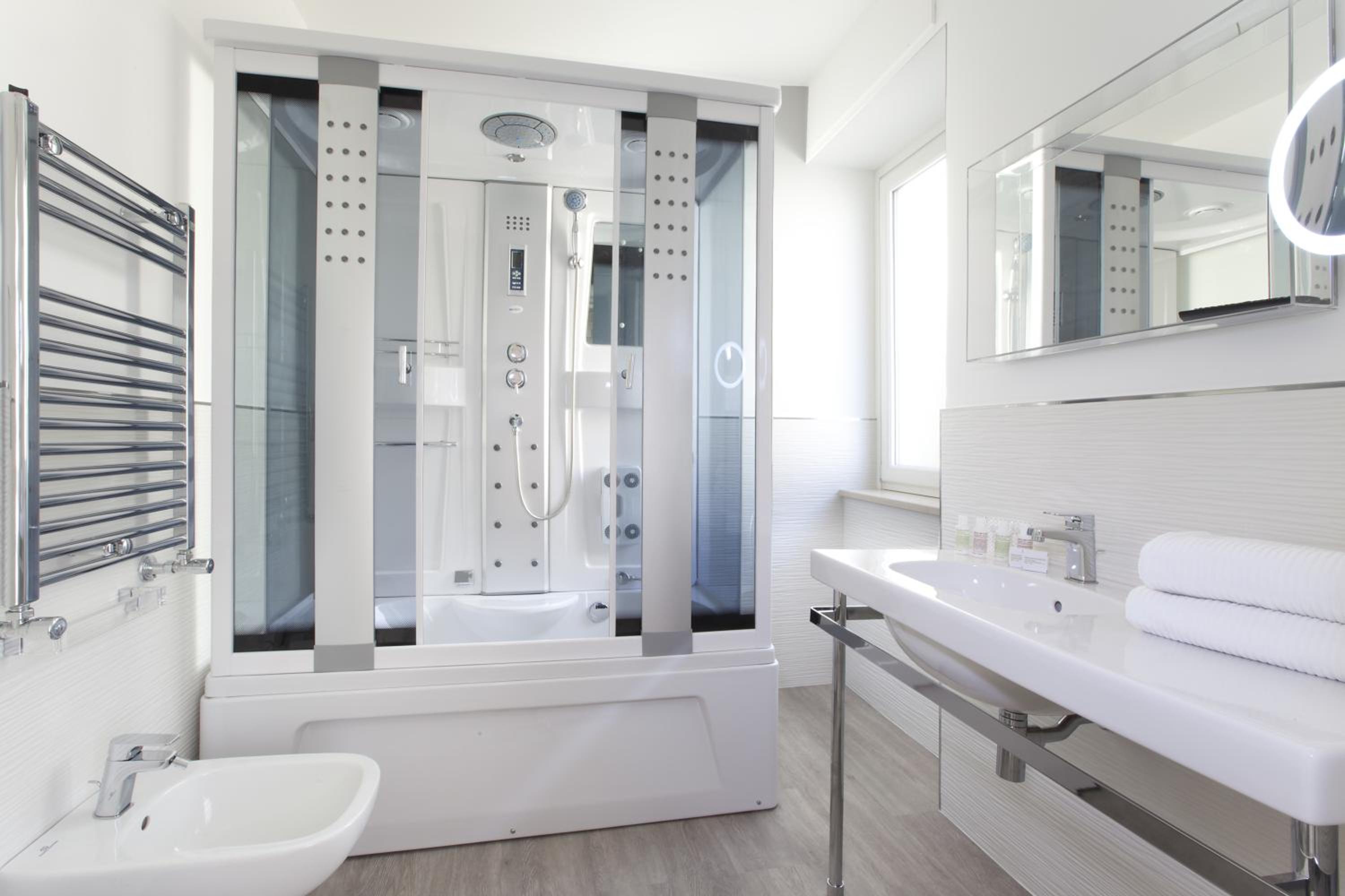 King Room with Spa Bath photo 2