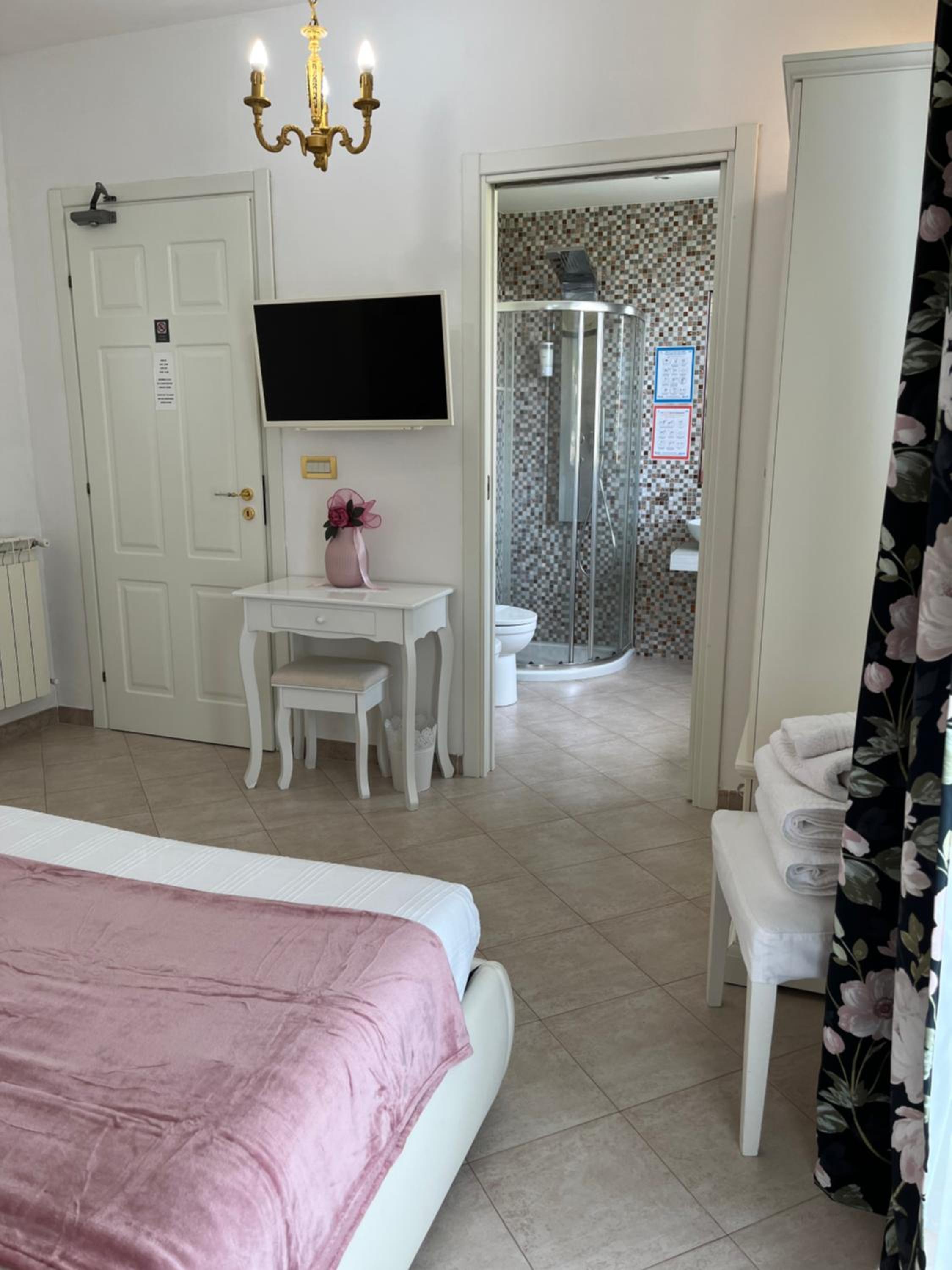 Double Room with Private Bathroom photo 1
