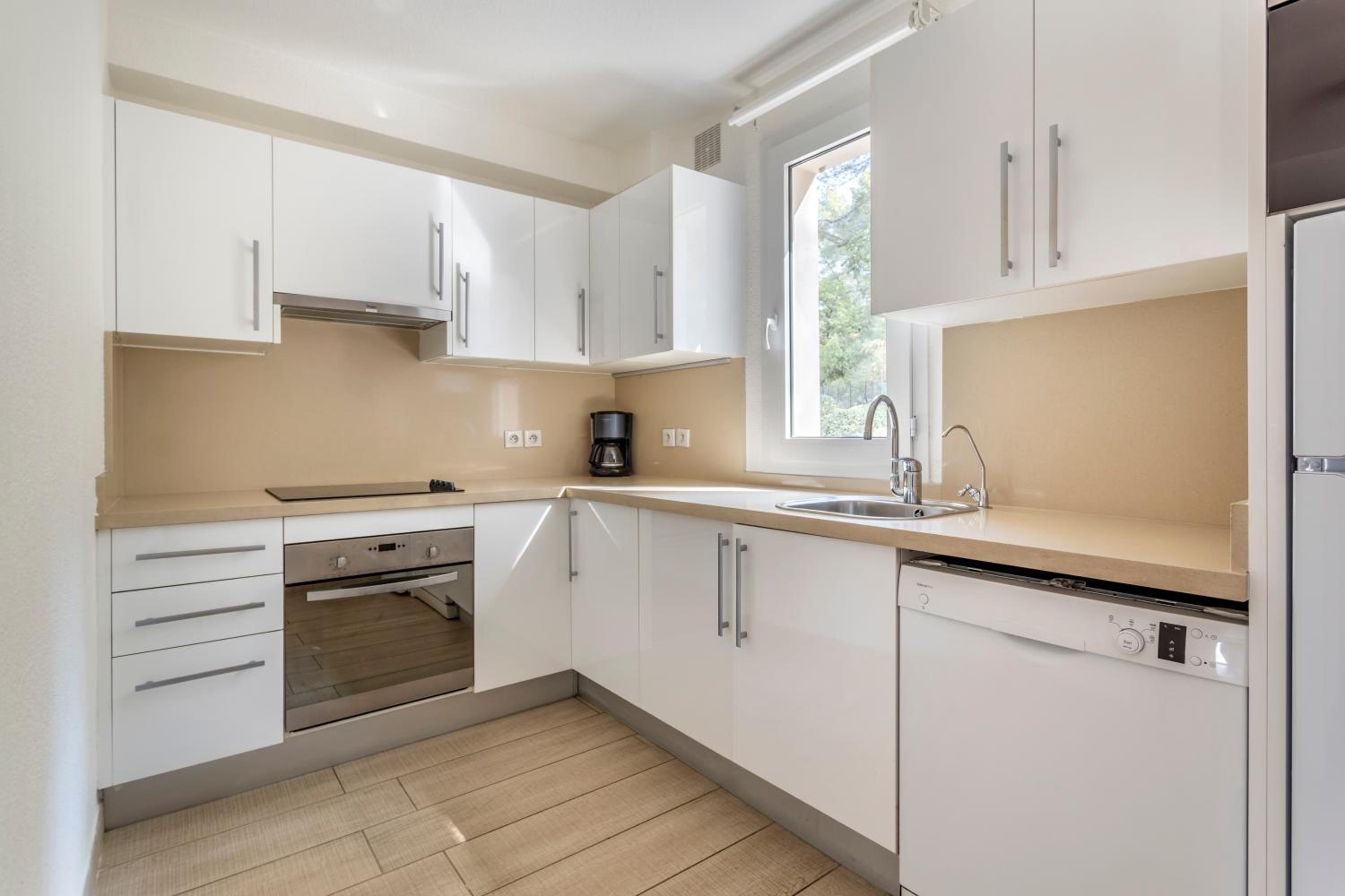 Three-Bedroom Apartment - Photo 4