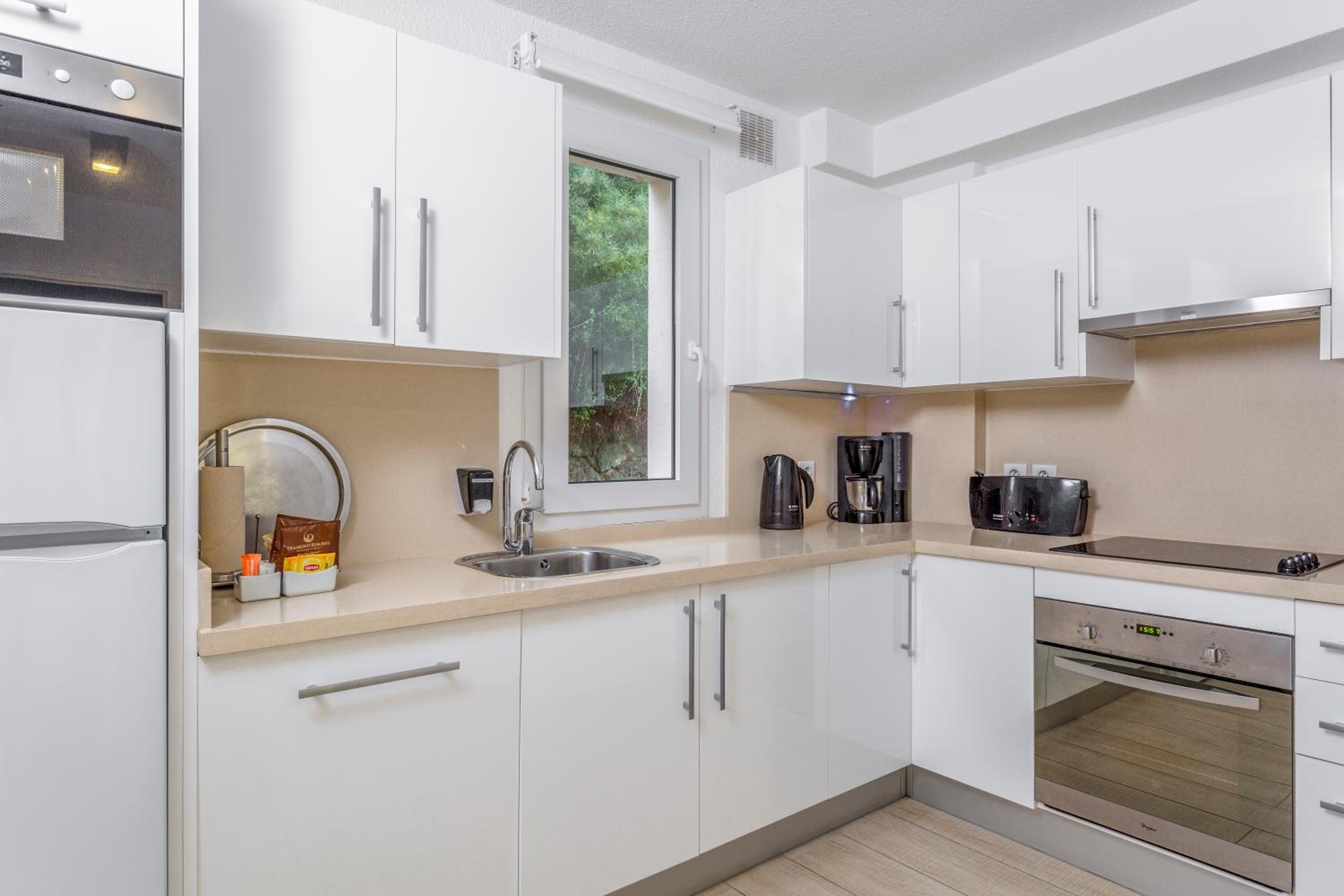 Three-Bedroom Apartment - Photo 8