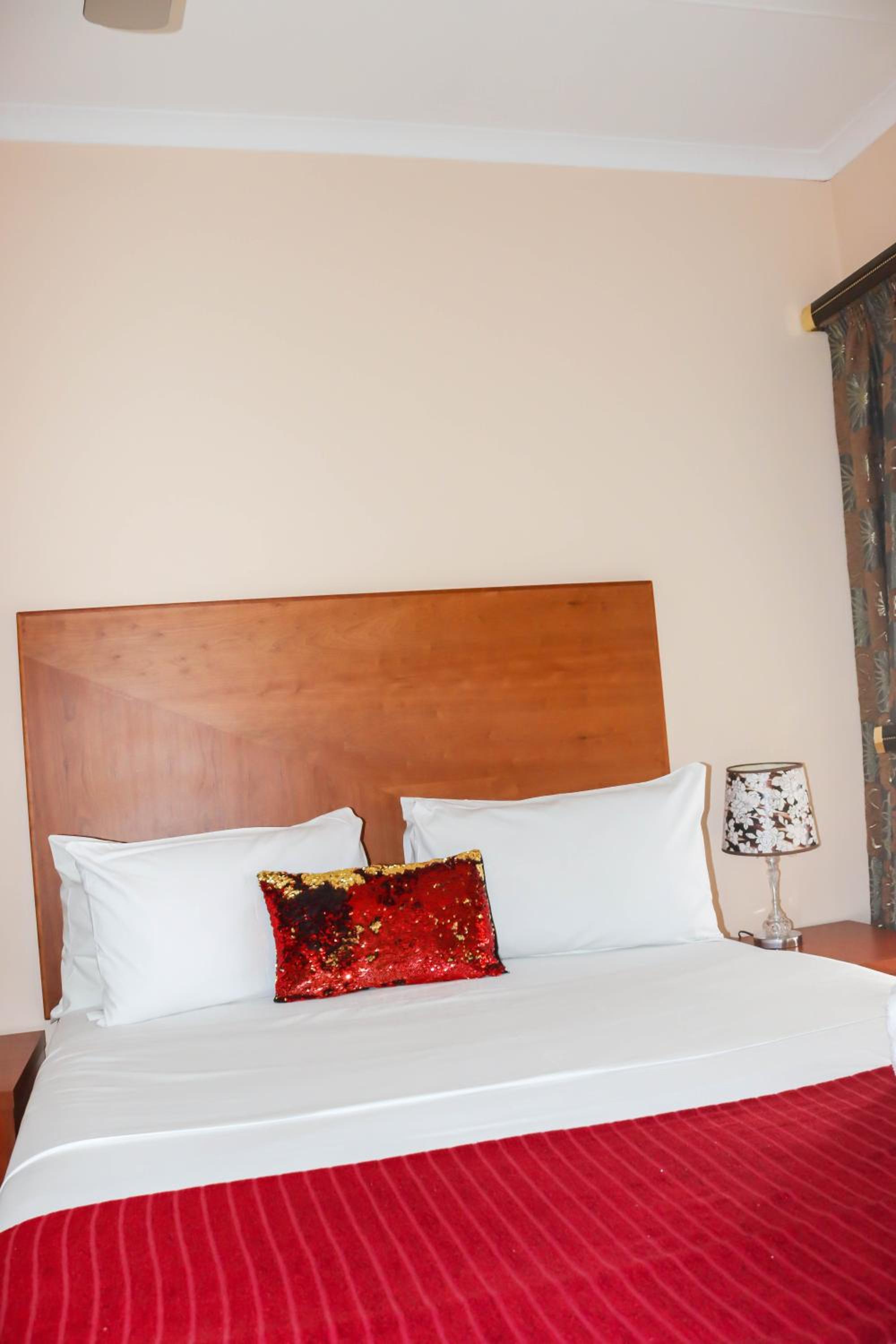 Standard Double Room - Photo 3
