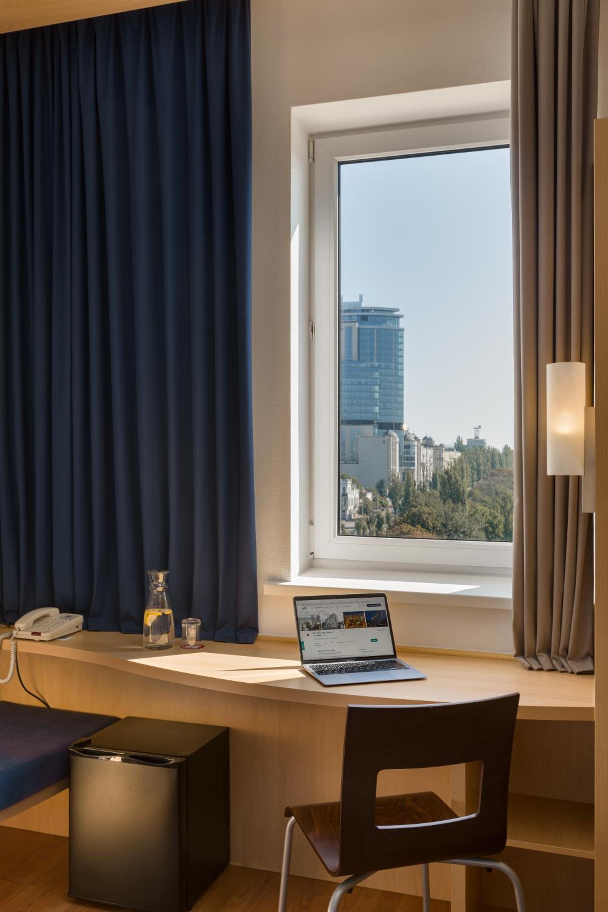 Premium Double Room - Photo 6