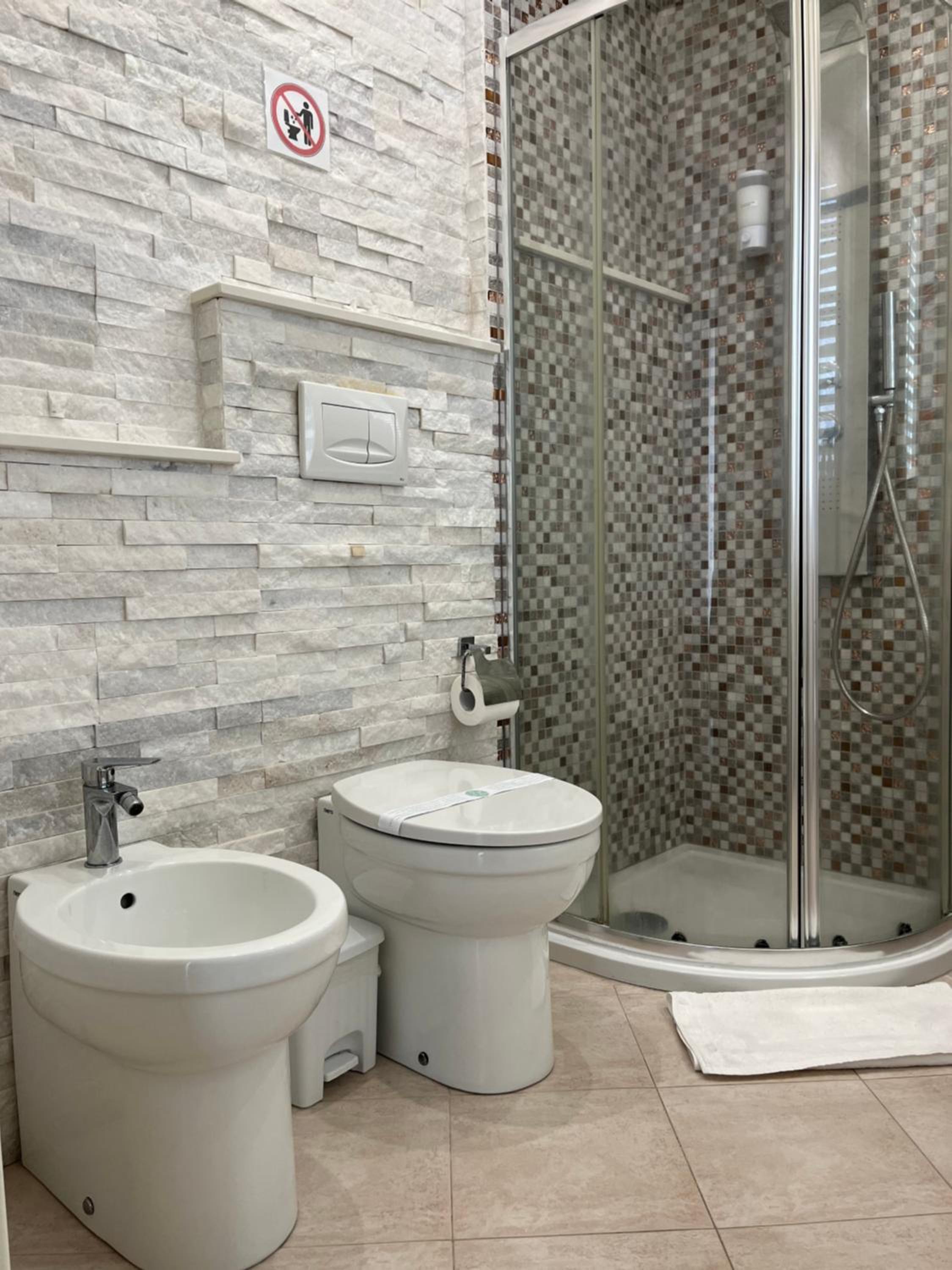 Double Room with Private Bathroom photo 3