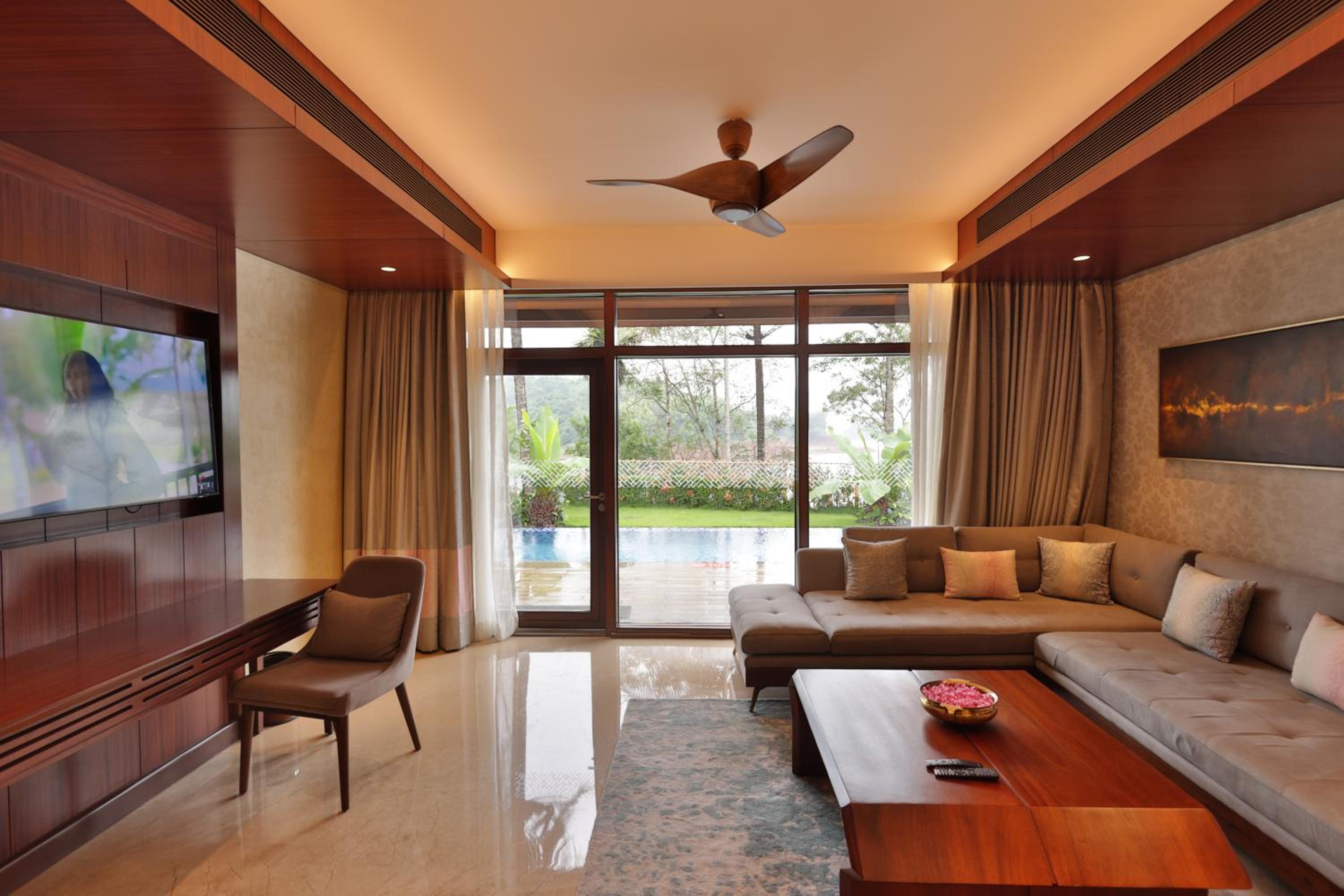 Grand Luxury Villa Lake View with Plunge Pool - Photo 1