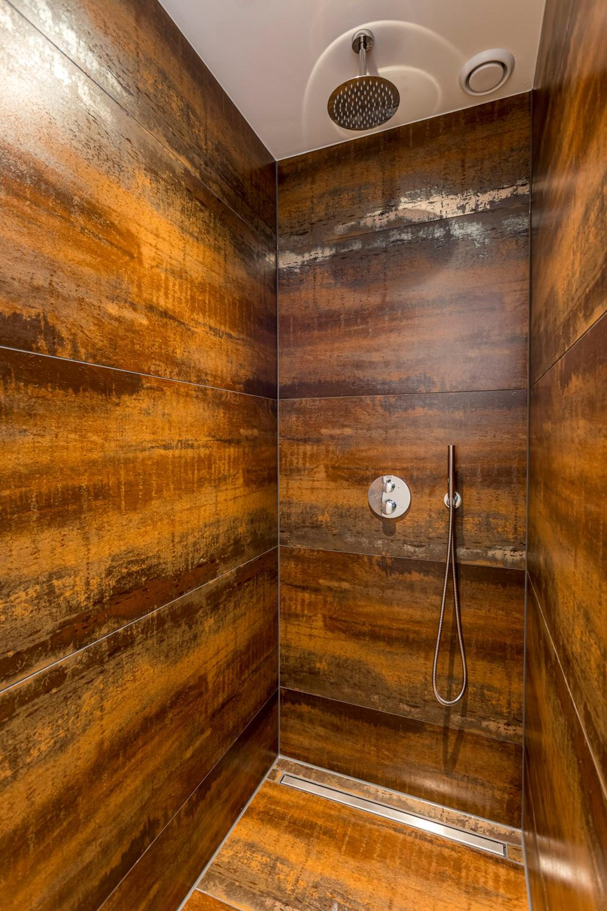Deluxe King Suite - Photo 7
