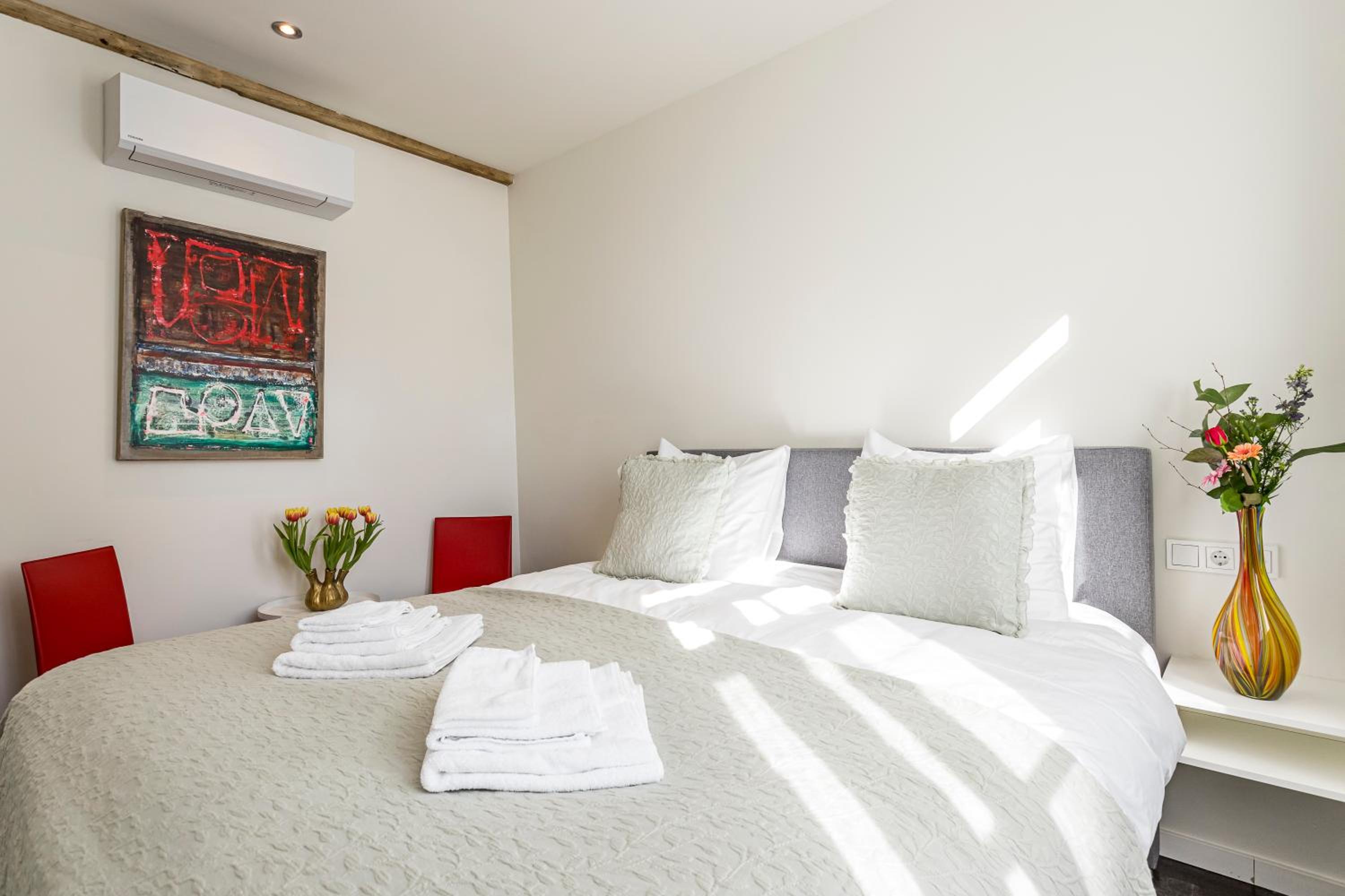 Deluxe King Suite - Photo 15